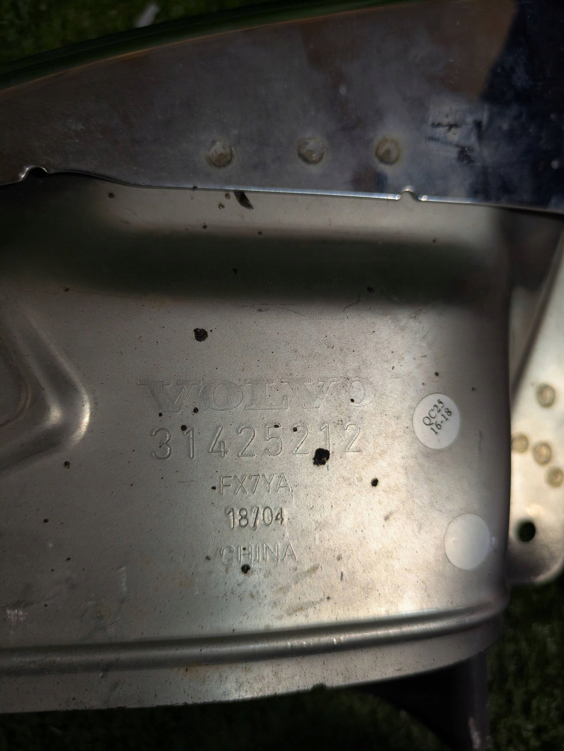 pipe end TLUMIKA right VOLVO XC60 II 17