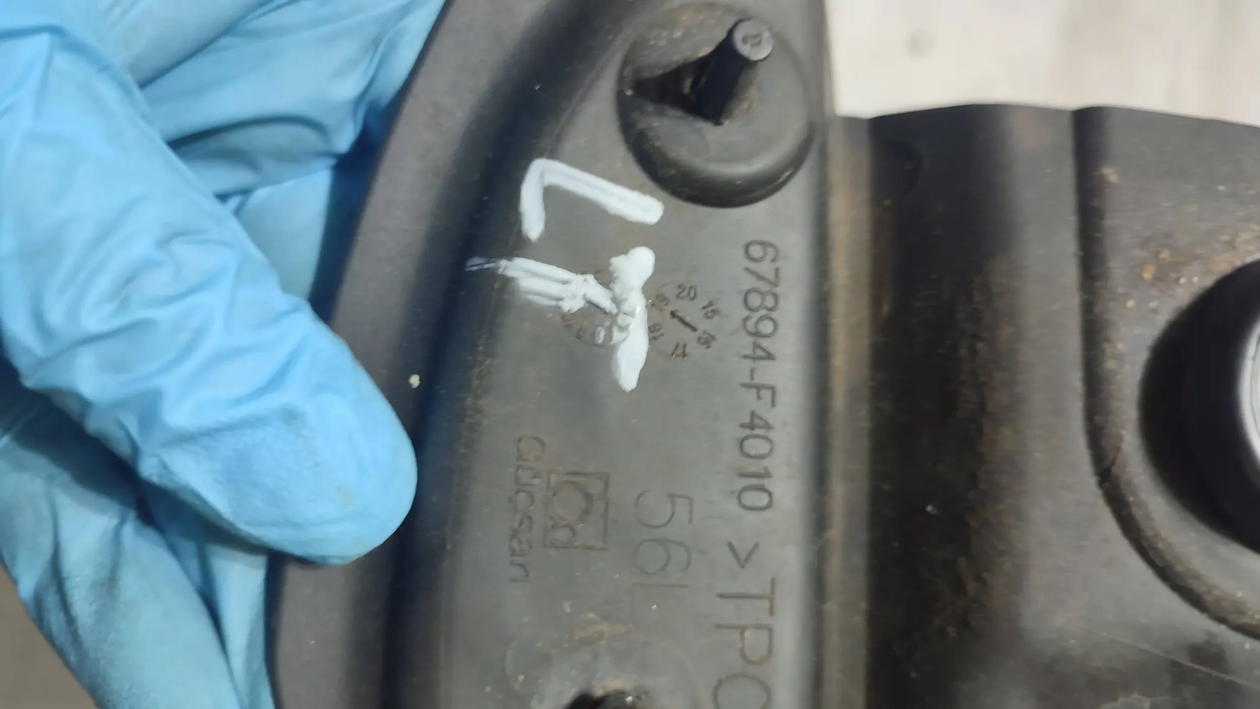 Toyota C-HR and 1.2 19r gasket boot left rear part