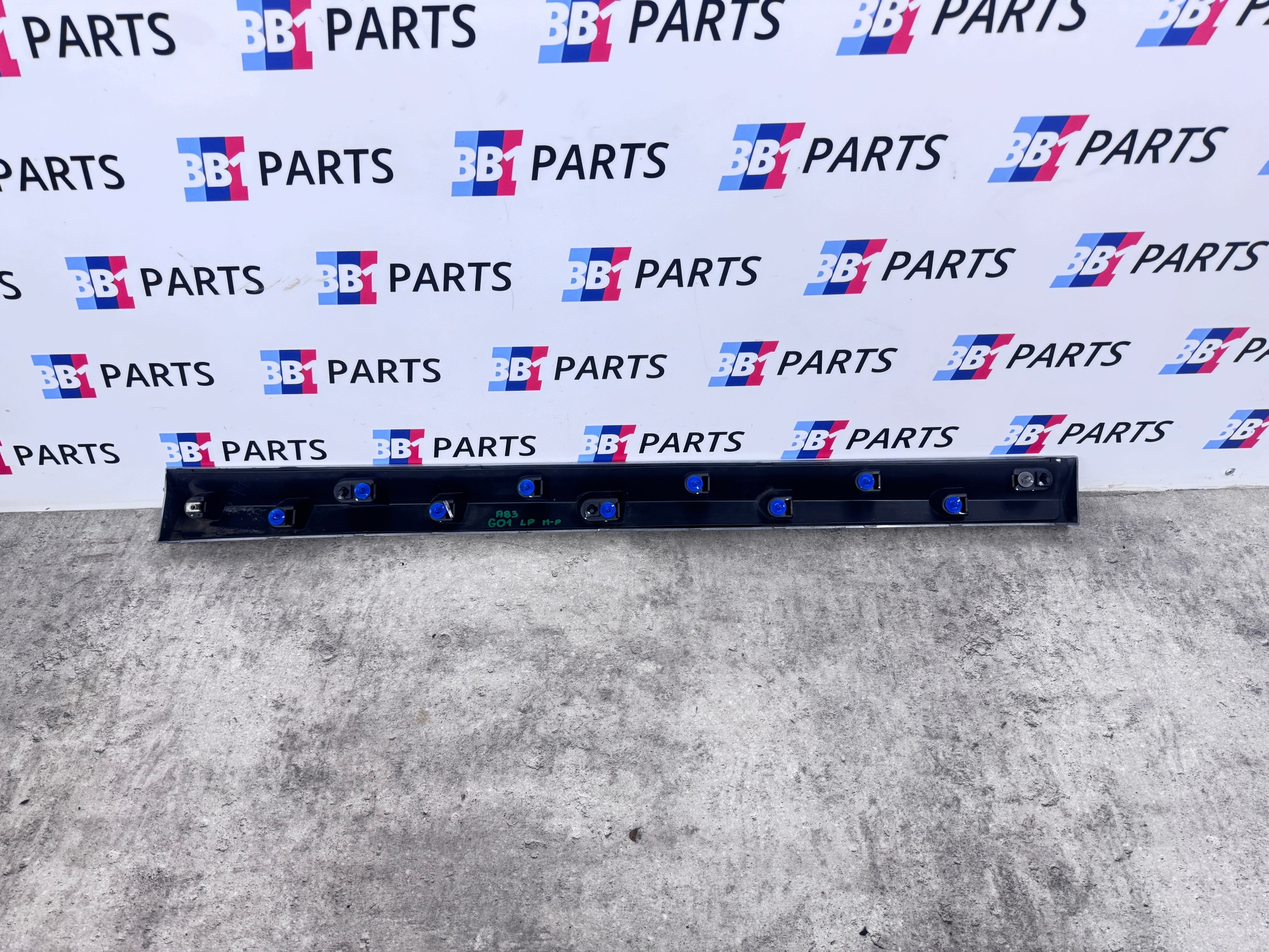 BMW G01 X3 G02 X4 moulding lower door m-packet left front A83 8064795