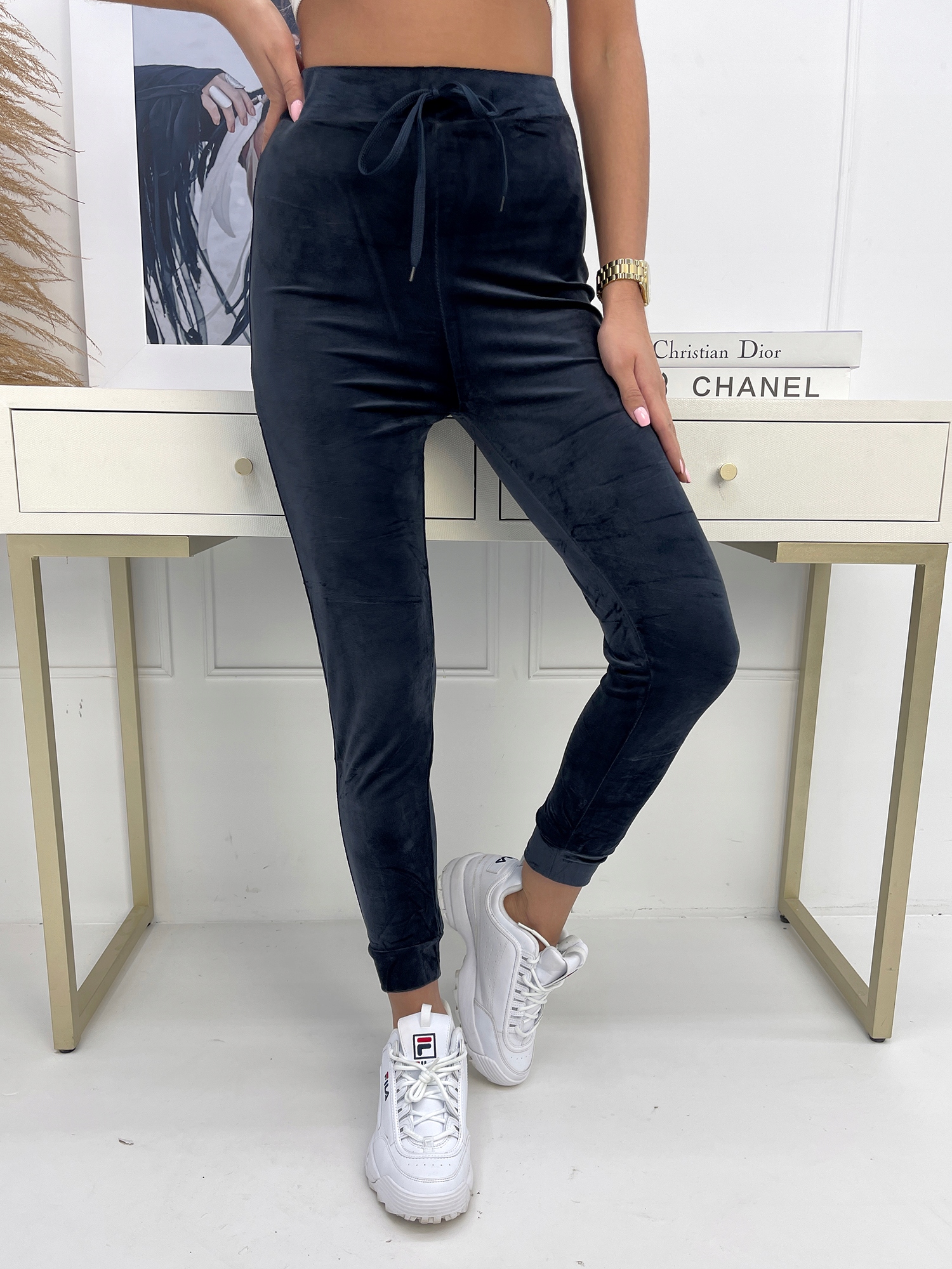 WE571 roz. L/XL DAMSKIE SPODNIE WELUROWE GŁADKIE Rozmiar L/XL