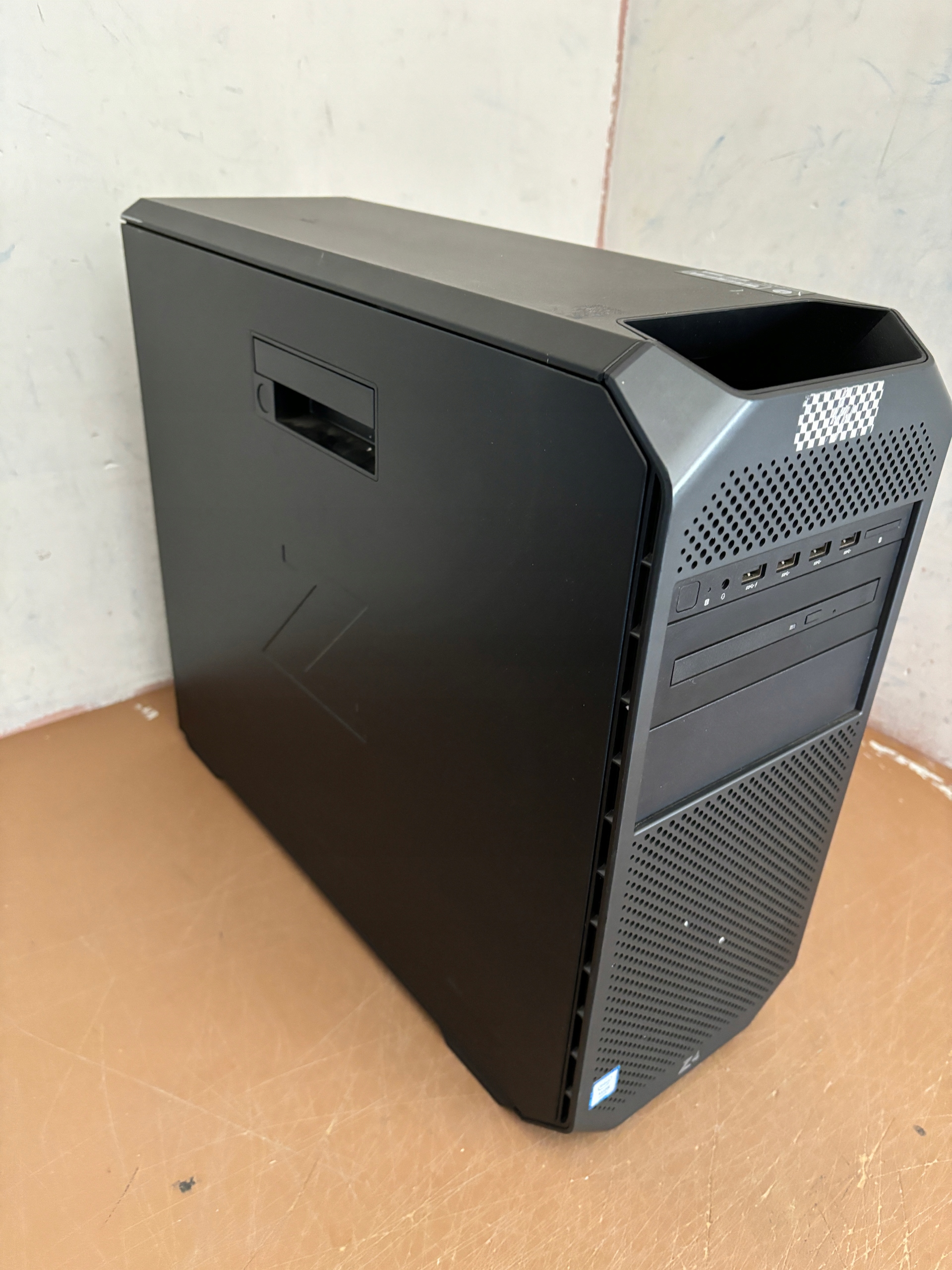 STACJA ROBOCZA HP Z4 XEON W-2125 / BRAK RAM / BRAK SSD / BRAK GRAFIKA Producent karty graficznej Intel