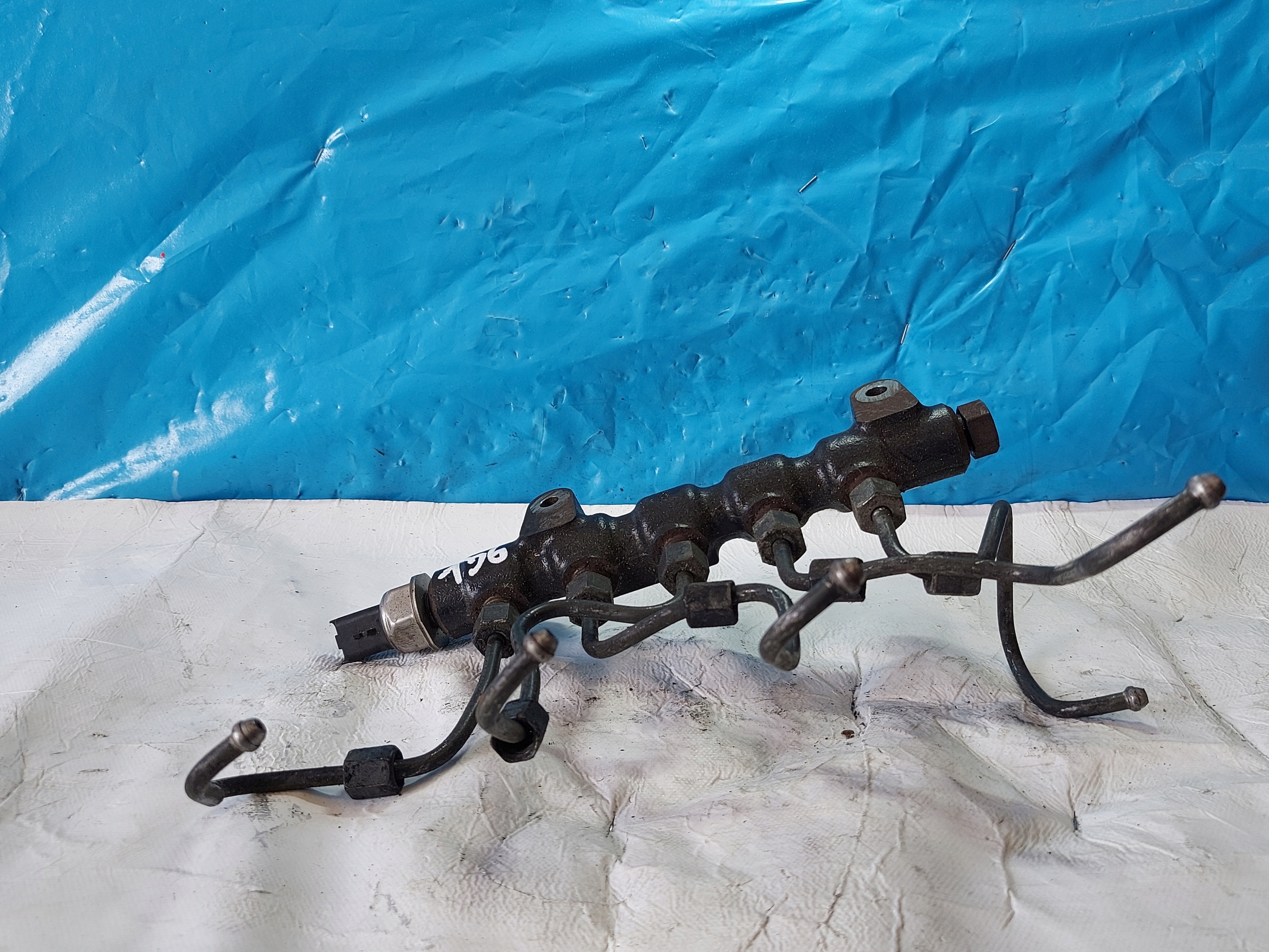 Rampe injection CITROEN C2 1.4 HDI 9654592680