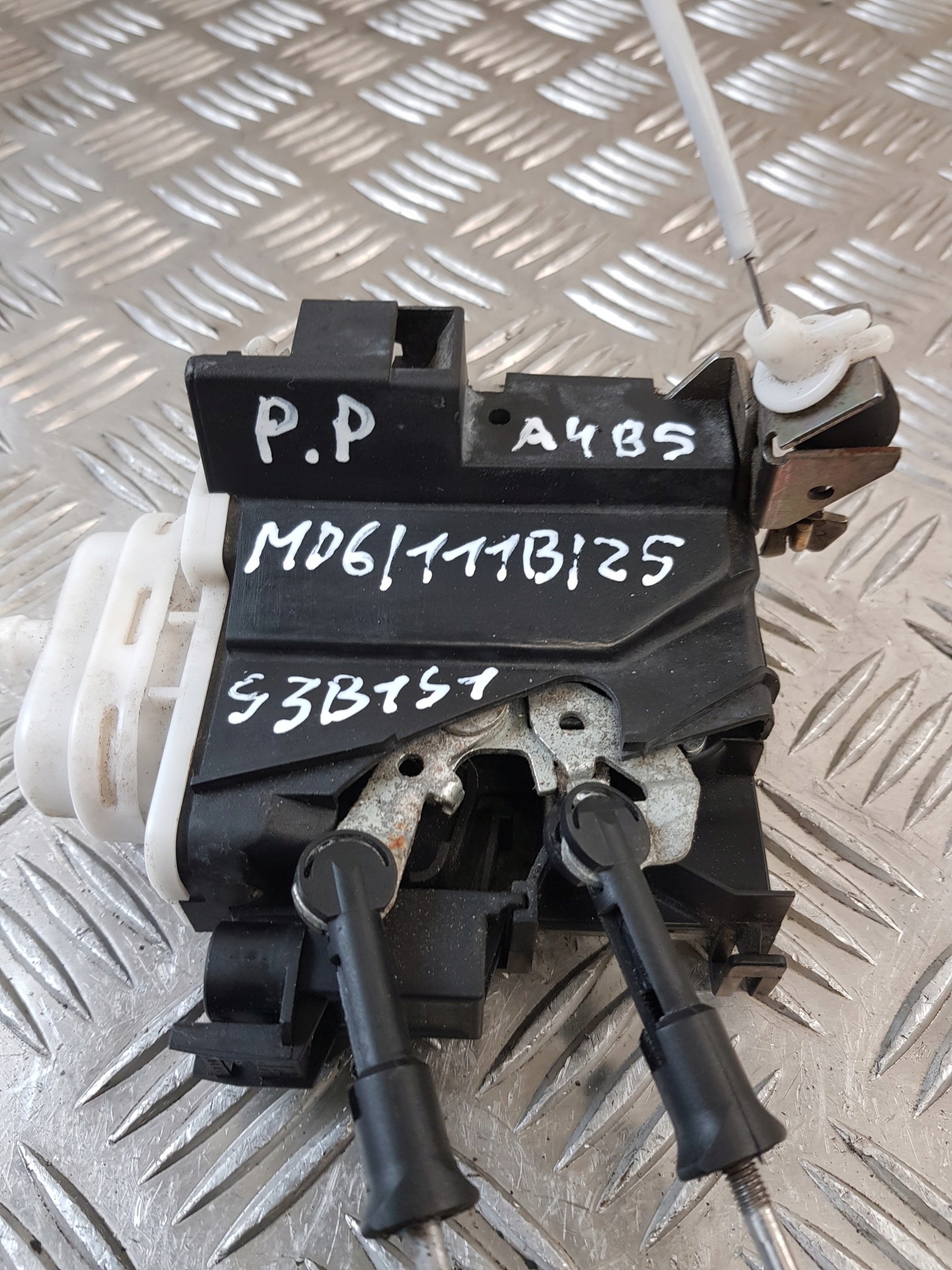 lock door right front 8D1837016E AUDI A4 B5 EUROPA