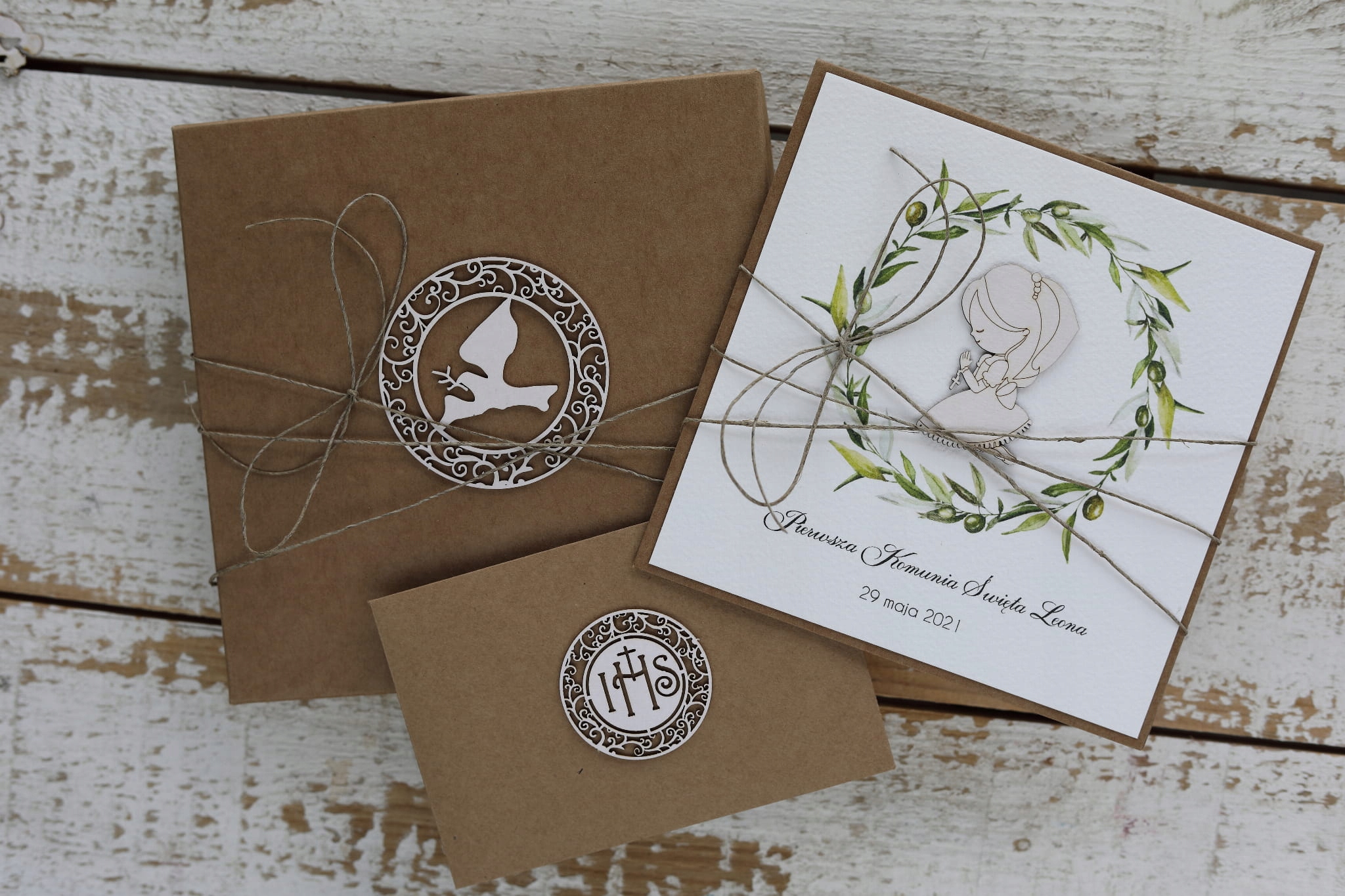 Ručně vyrobená společenská pohlednice – památka na svaté přijímání s přáním