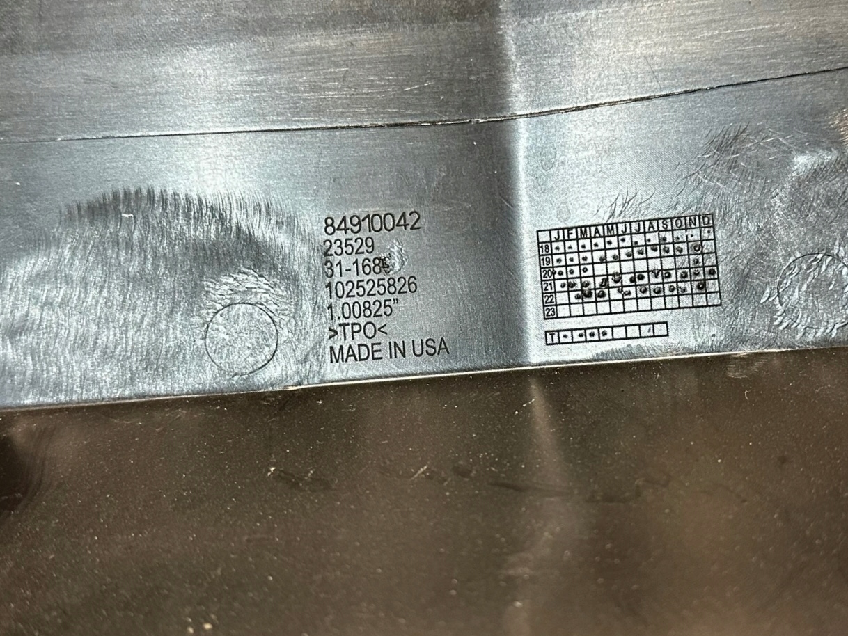 CADILLAC ESCALADE Blende Abdeckung hinten der Stoßstange 84910042