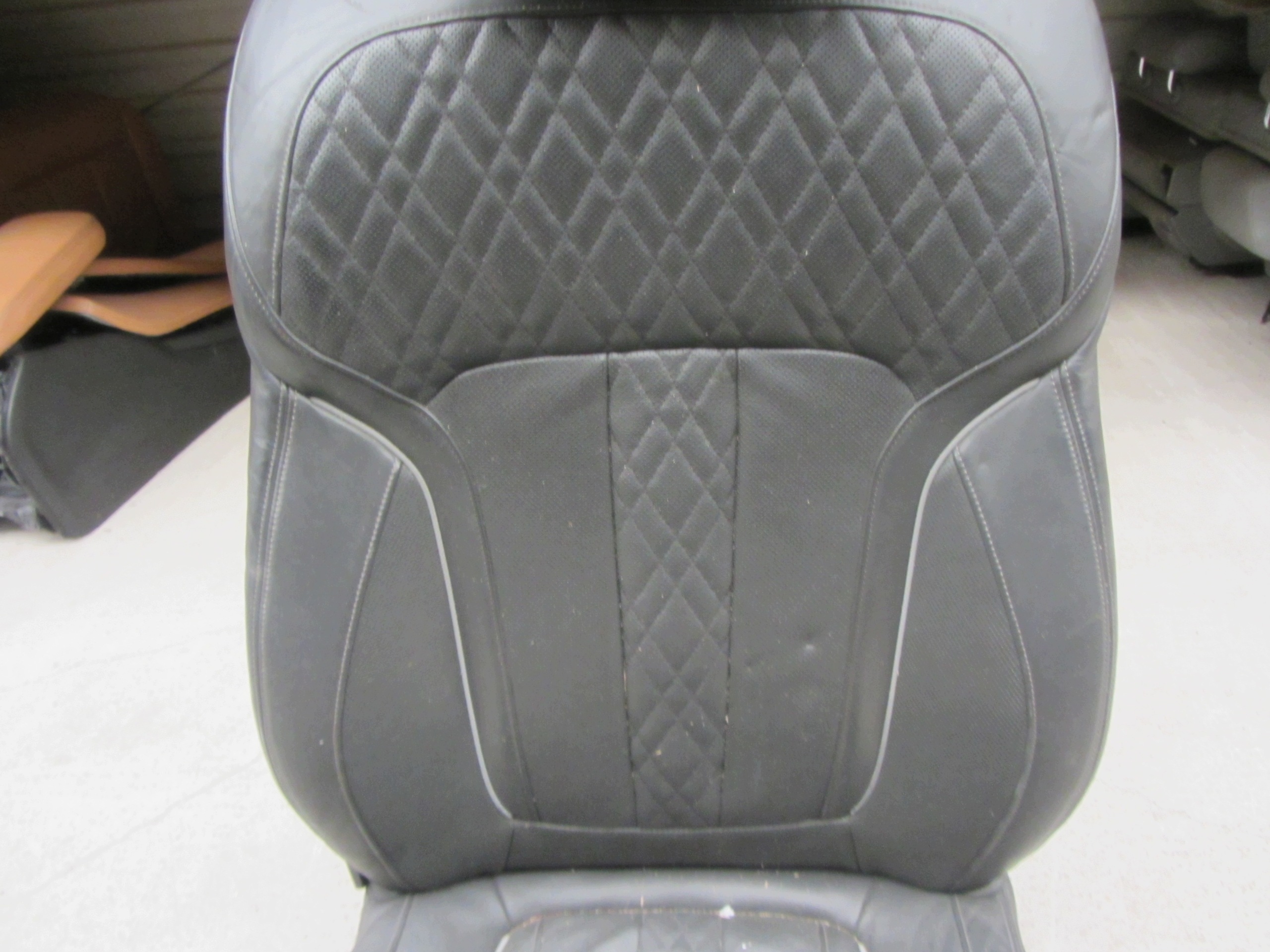 BMW 7 G11 seat driver´s left front front leather black ELEKTRYKA
