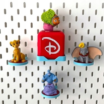 Set držák na reproduktor a figurky Audiopohádky na tabuli Ikea modrý