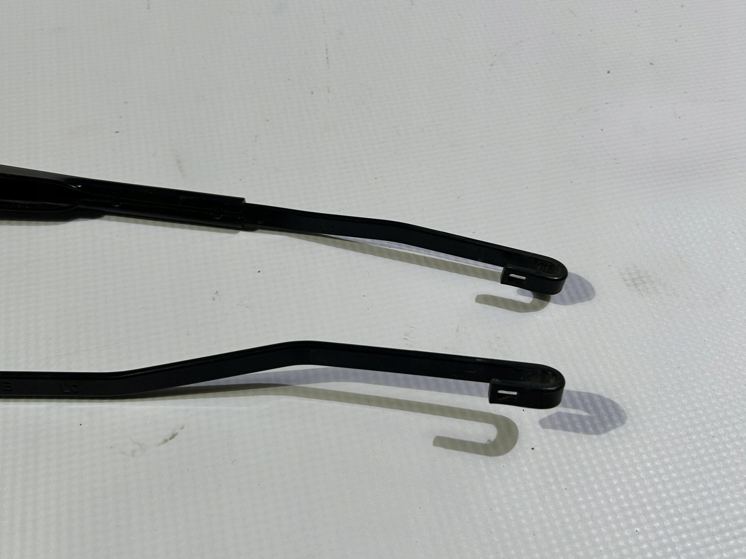 wiper arm windows przedniej komplet Dodge Challenger 2008