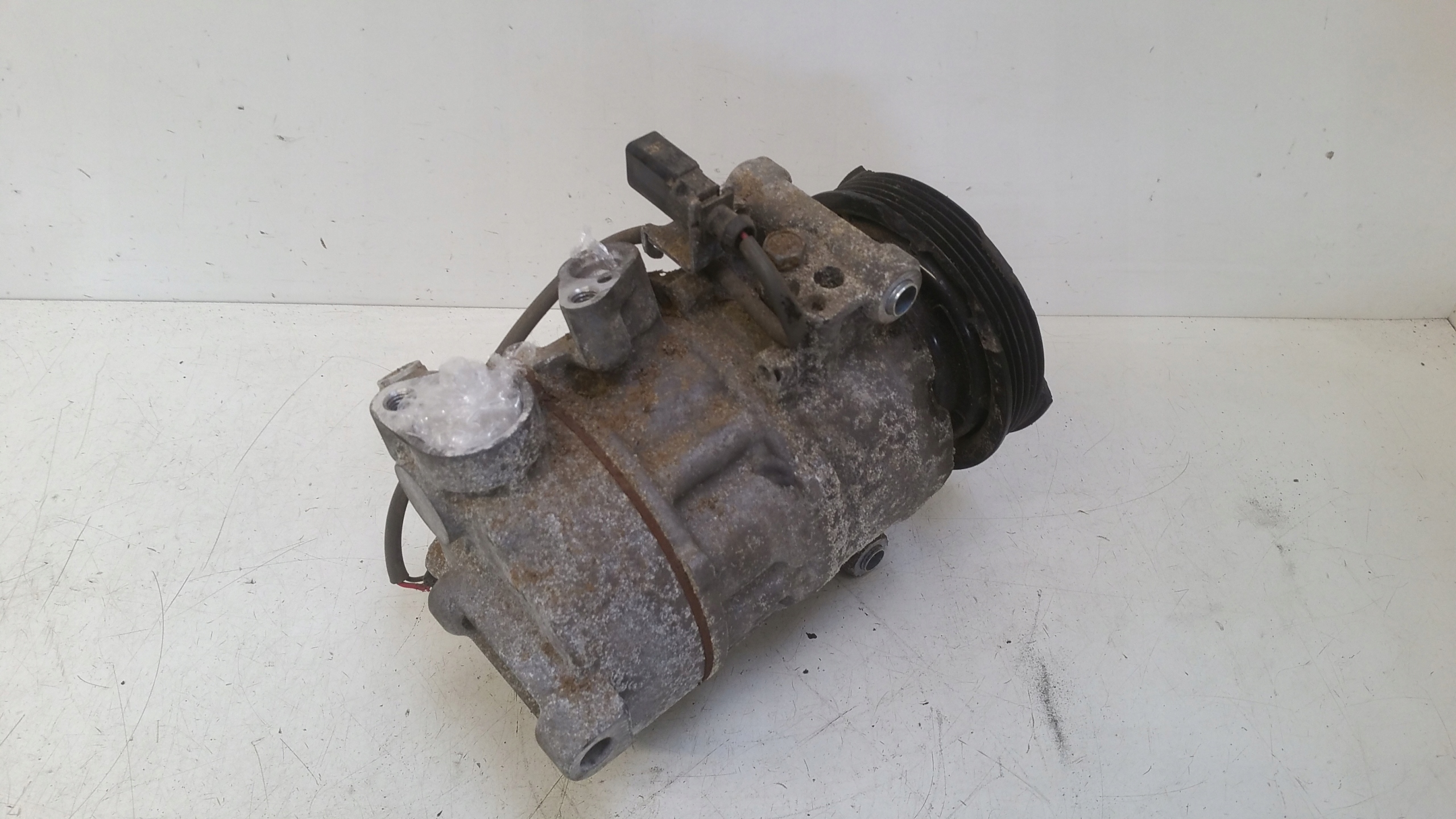 kompresor klimatizaci 8T0260805R AUDI A4 B8