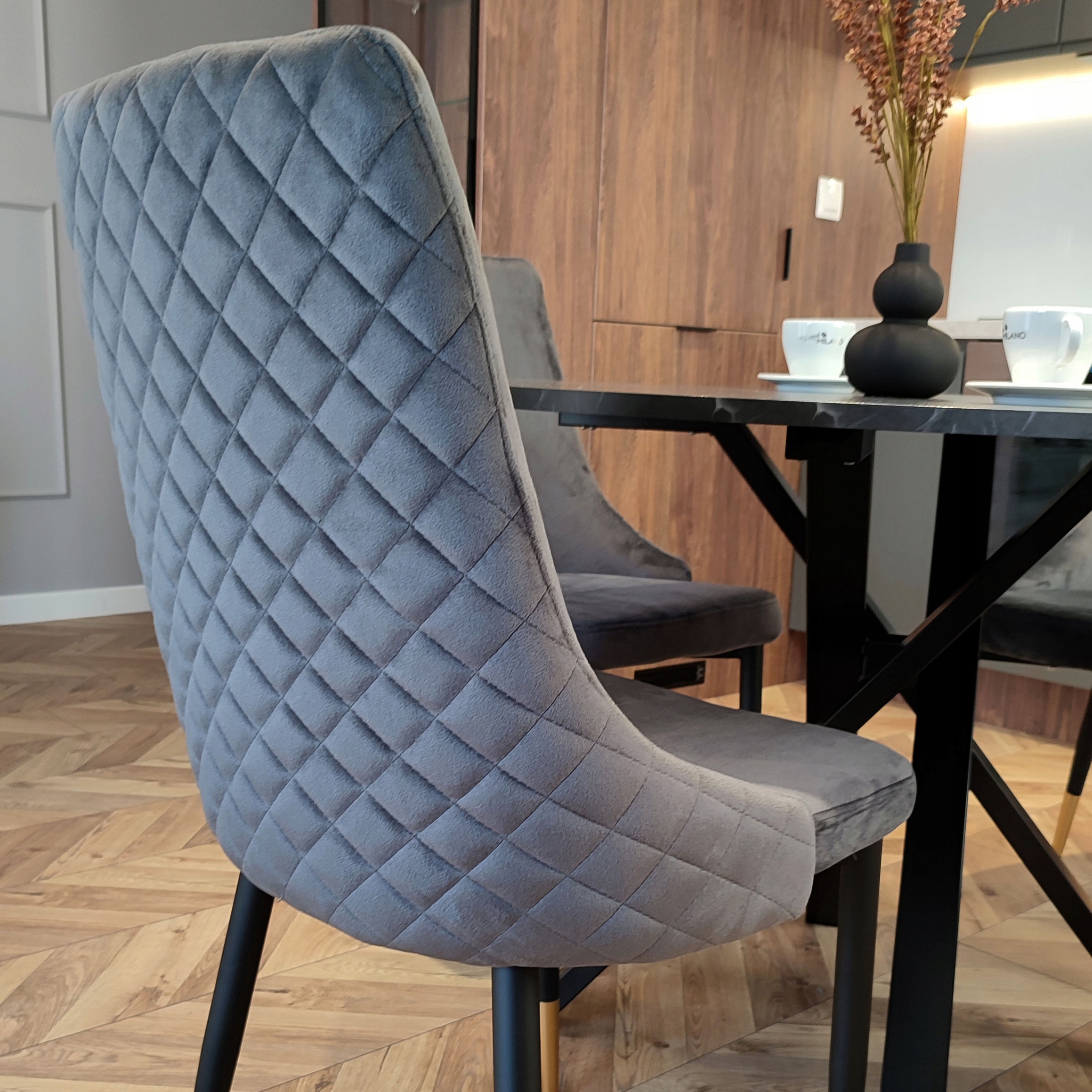 KRZESŁO WELUROWE TAPICEROWANE AKSAMITNE LOFTOWE WYSOKIE OPARCIE GRAFITOWE Kod producenta 5902340323205