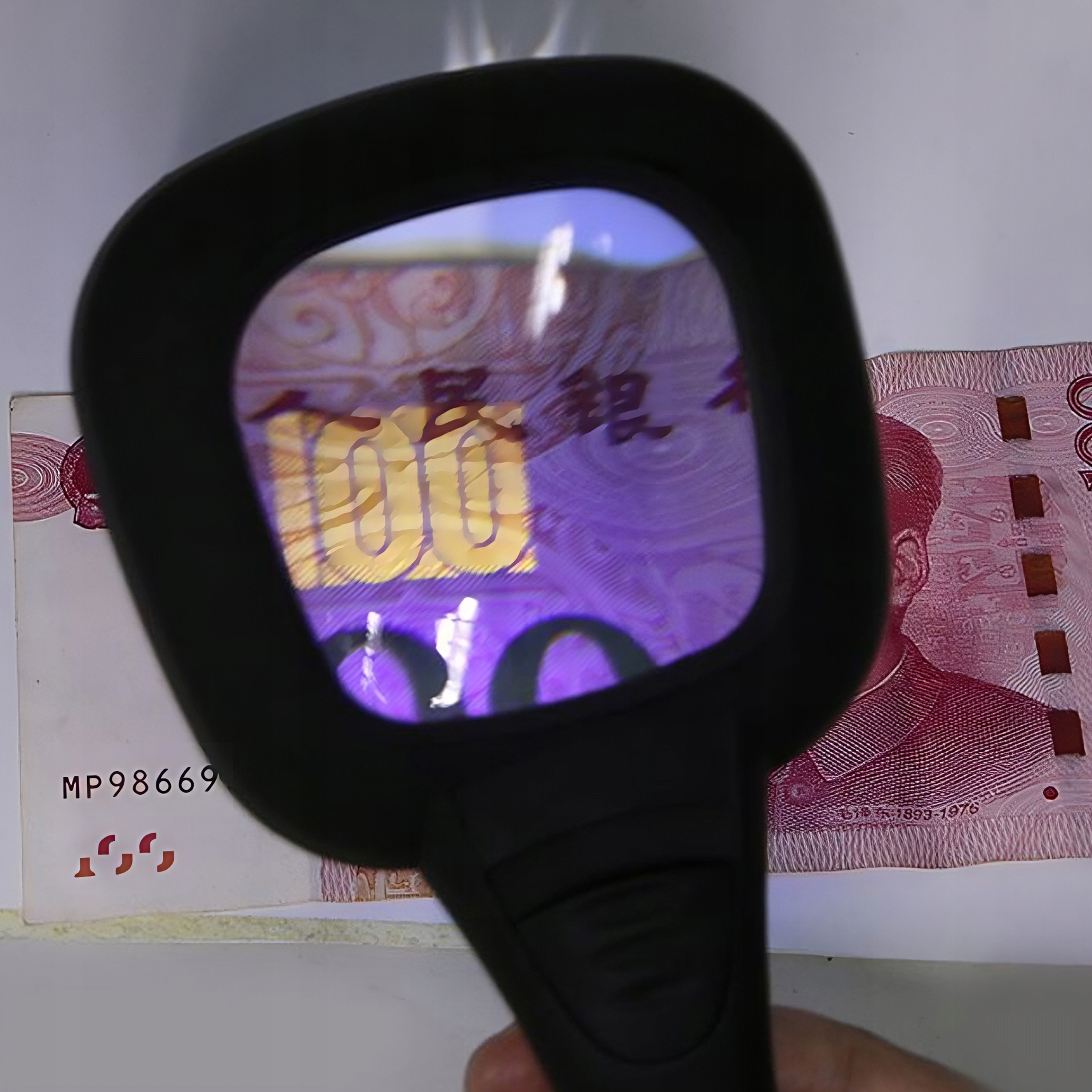 LUPA POWIĘKSZAJĄCA PODŚWIETLANA LED DO CZYTANIA Średnica 55 mm