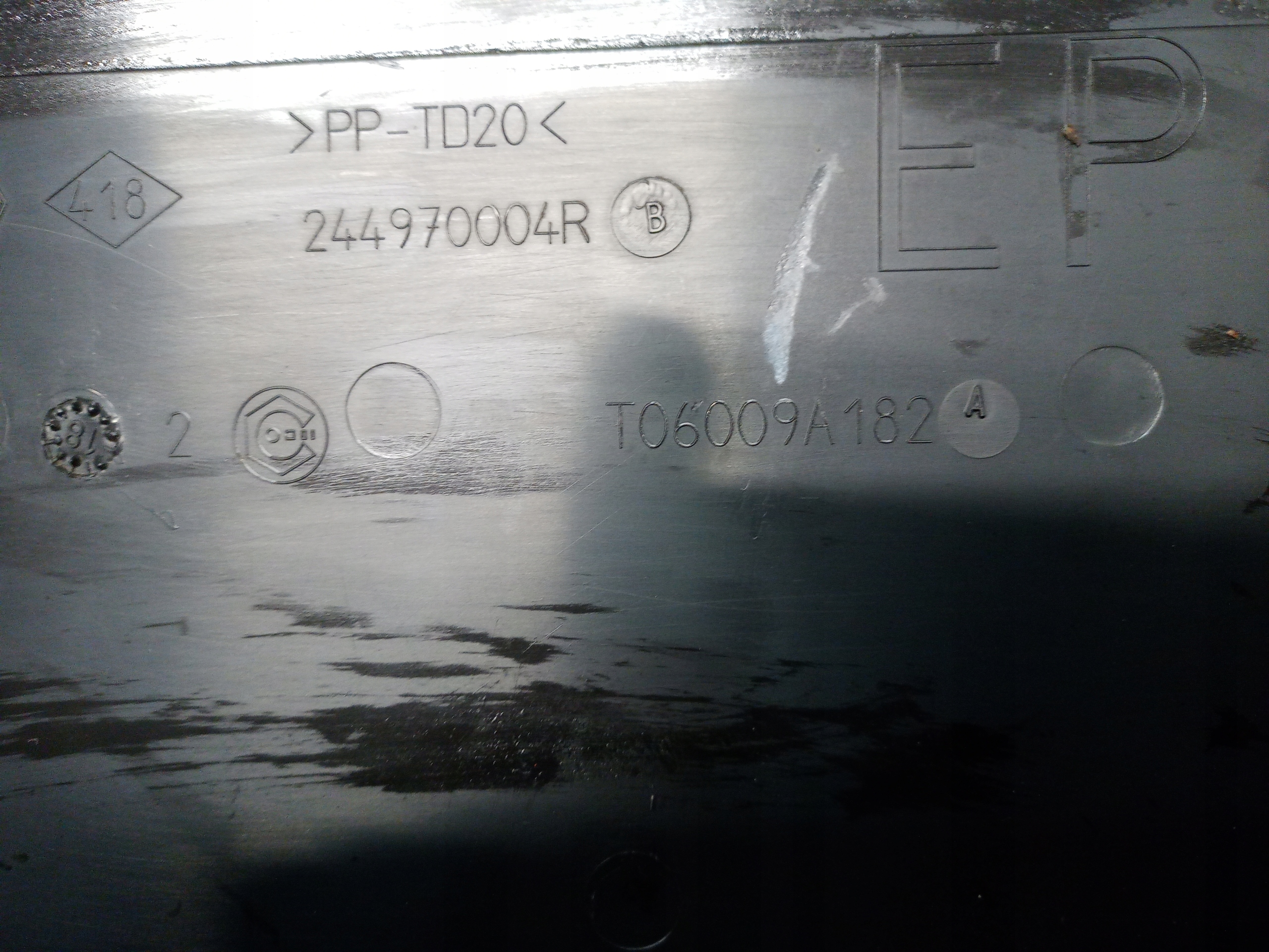 PODSTAWA AKUMULATORA TRAFIC III VIVARO B Jakość części (zgodnie z GVO) Q - oryginał z logo producenta części (OEM, OES)