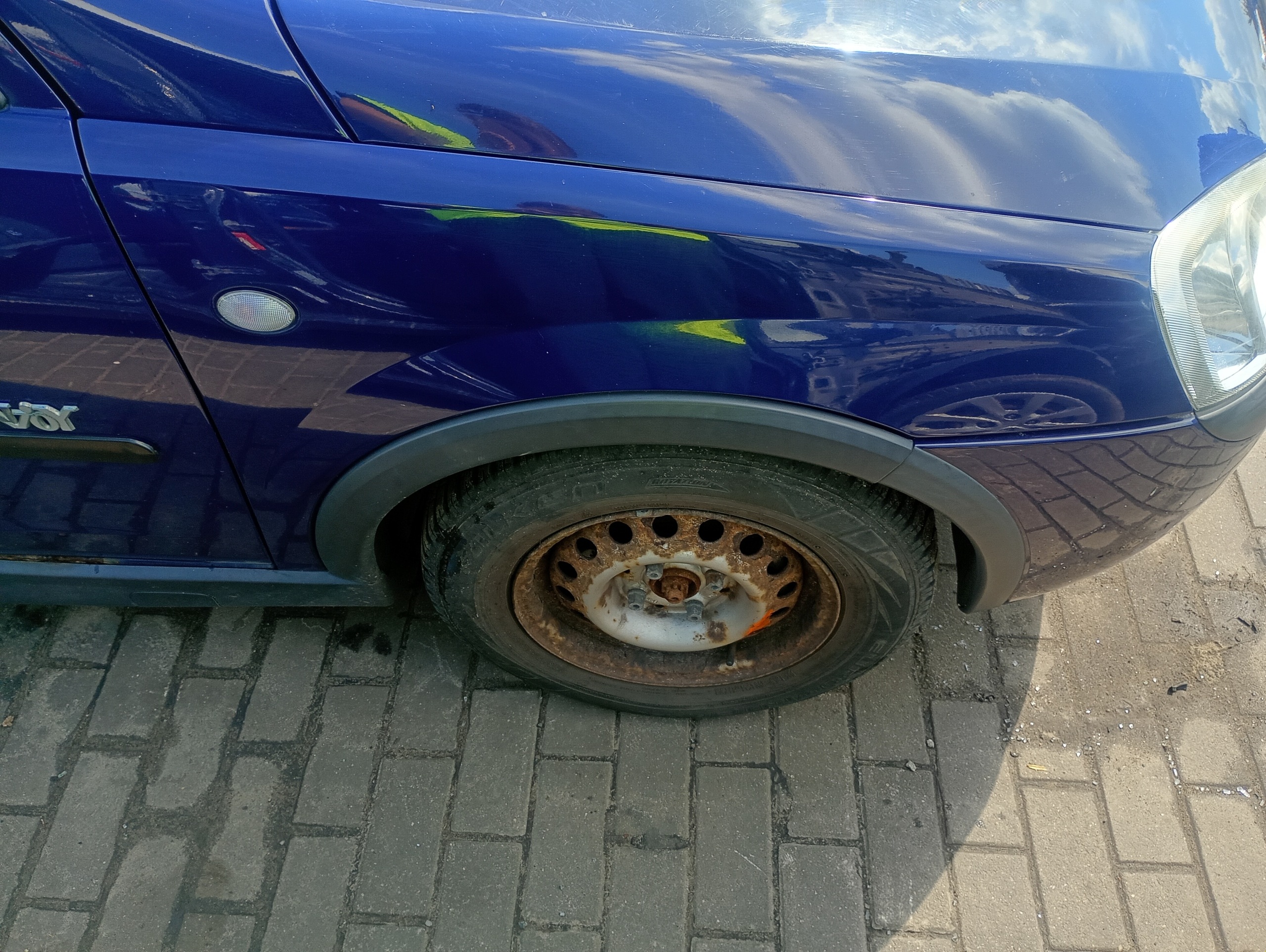 fender right front front Opel Corsa C 00-09 kod lakieru Z20Z