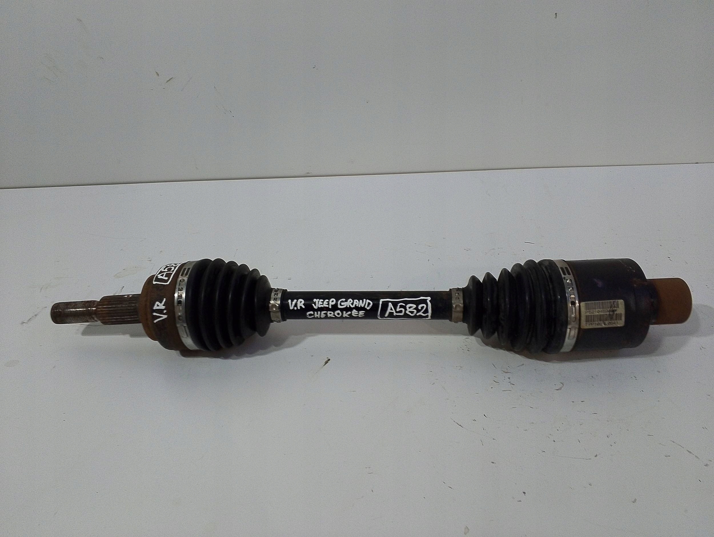 Jeep Grand Cherokee WK 3,0 CRD semi-axis front right P52104590AB (A582)