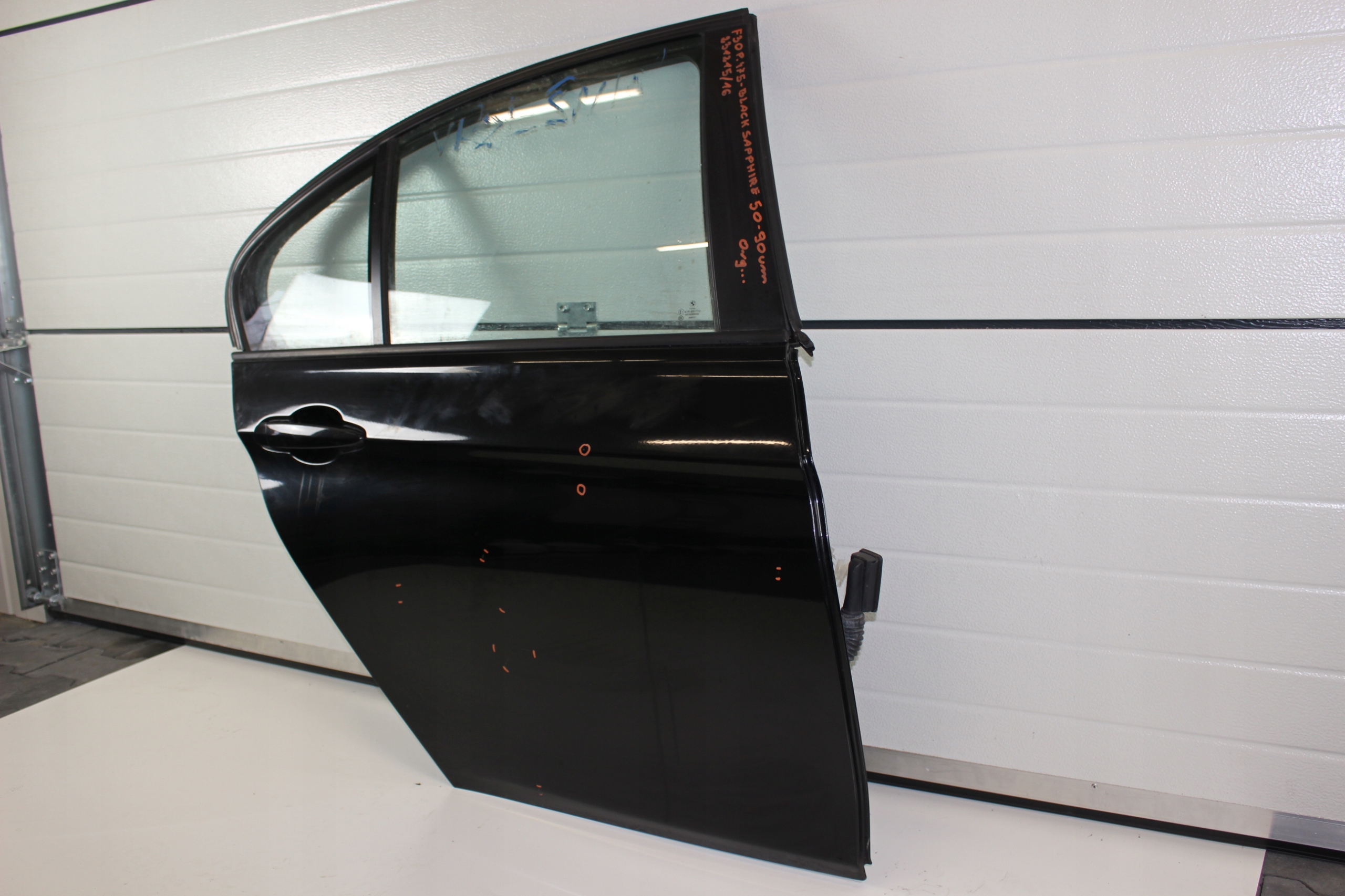 DRZWI PRAWY TYŁ BMW F30 475 Producent części BMW OE