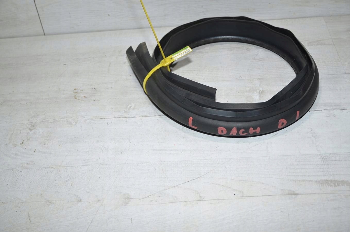 de la serrure Insert du capot Arrière Dacia Duster et LIFT 15r