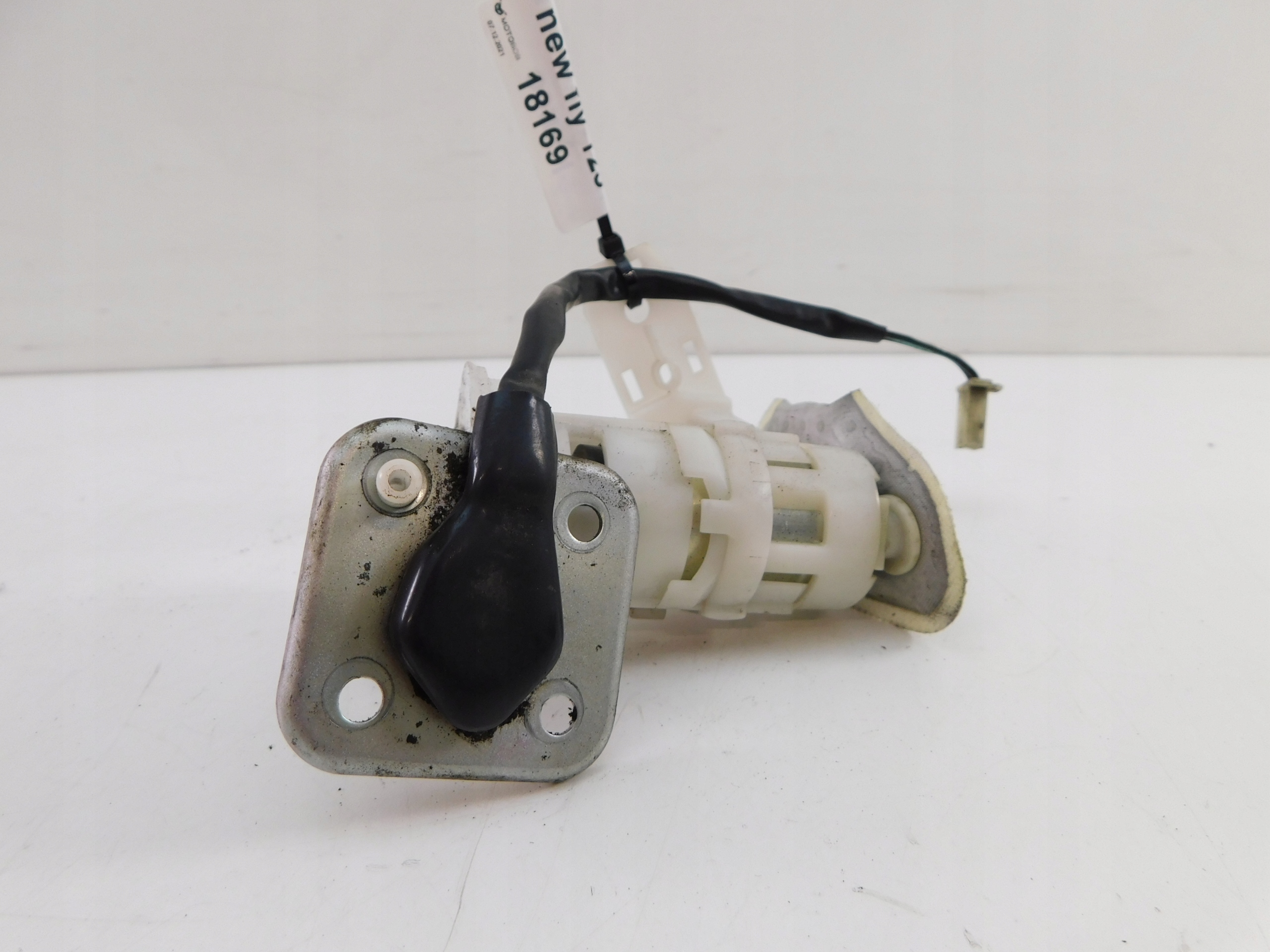 PIAGGIO NEW FLY 125 12-19 паливний насос M1