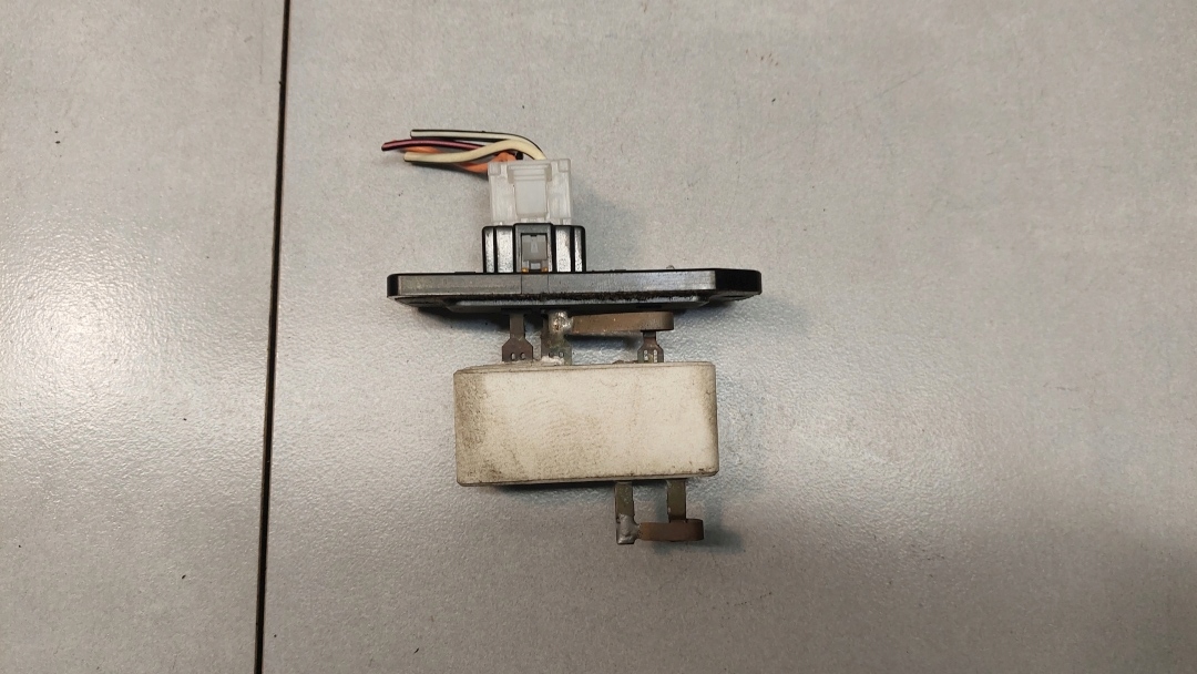 resistor, rheostat, regulator OPORNICA SPACE STAR 1.8 FL