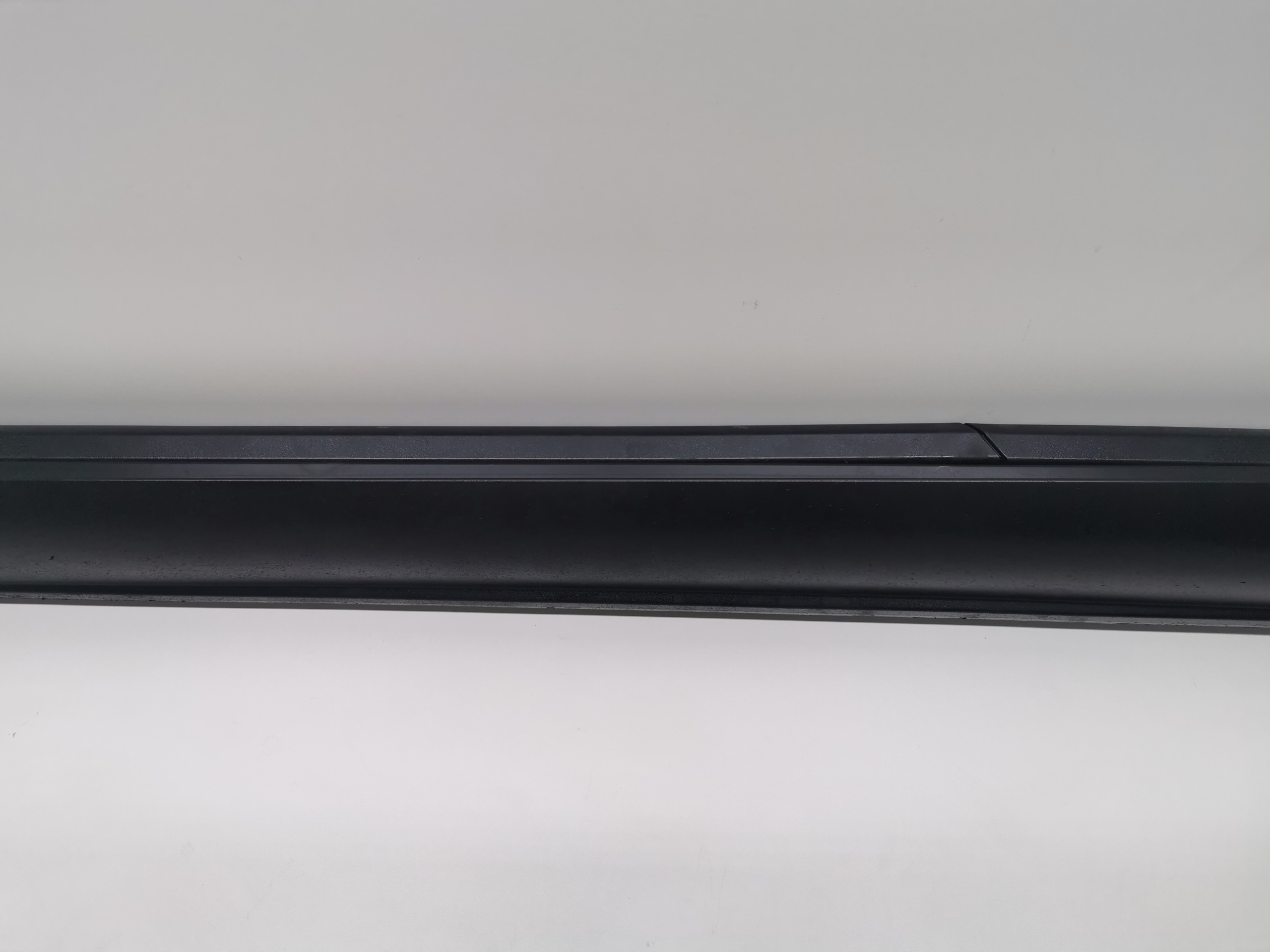 moulding threshold left PORSCHE CAYENNE II 7P5853553