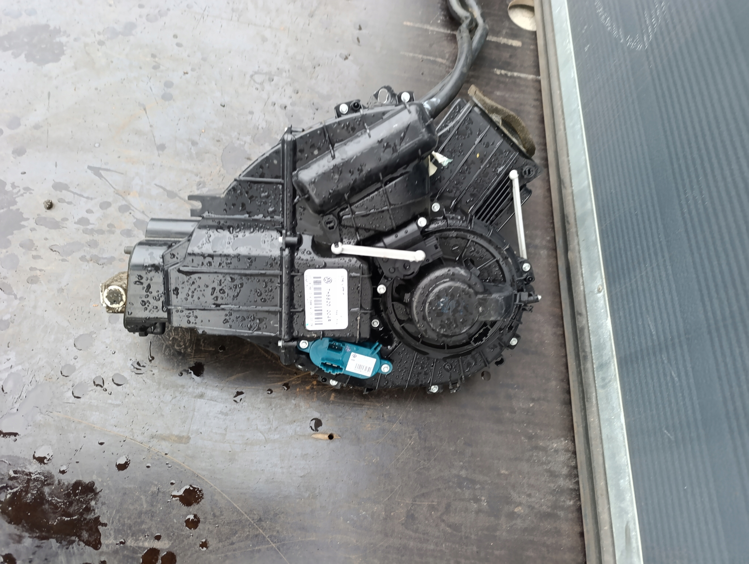VW T5 2.5 TDI heater CLIMATRONIC/KLIMATRONIK rear part