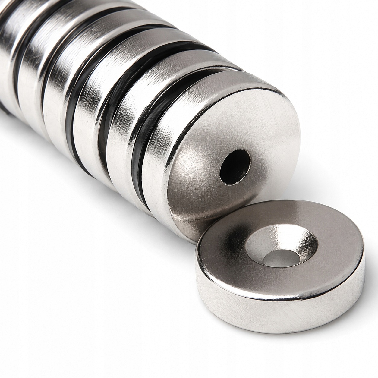 Magnet s otvorem 20x(8x4)x5 N38 magnet s otvorem pro šroub 20 ks