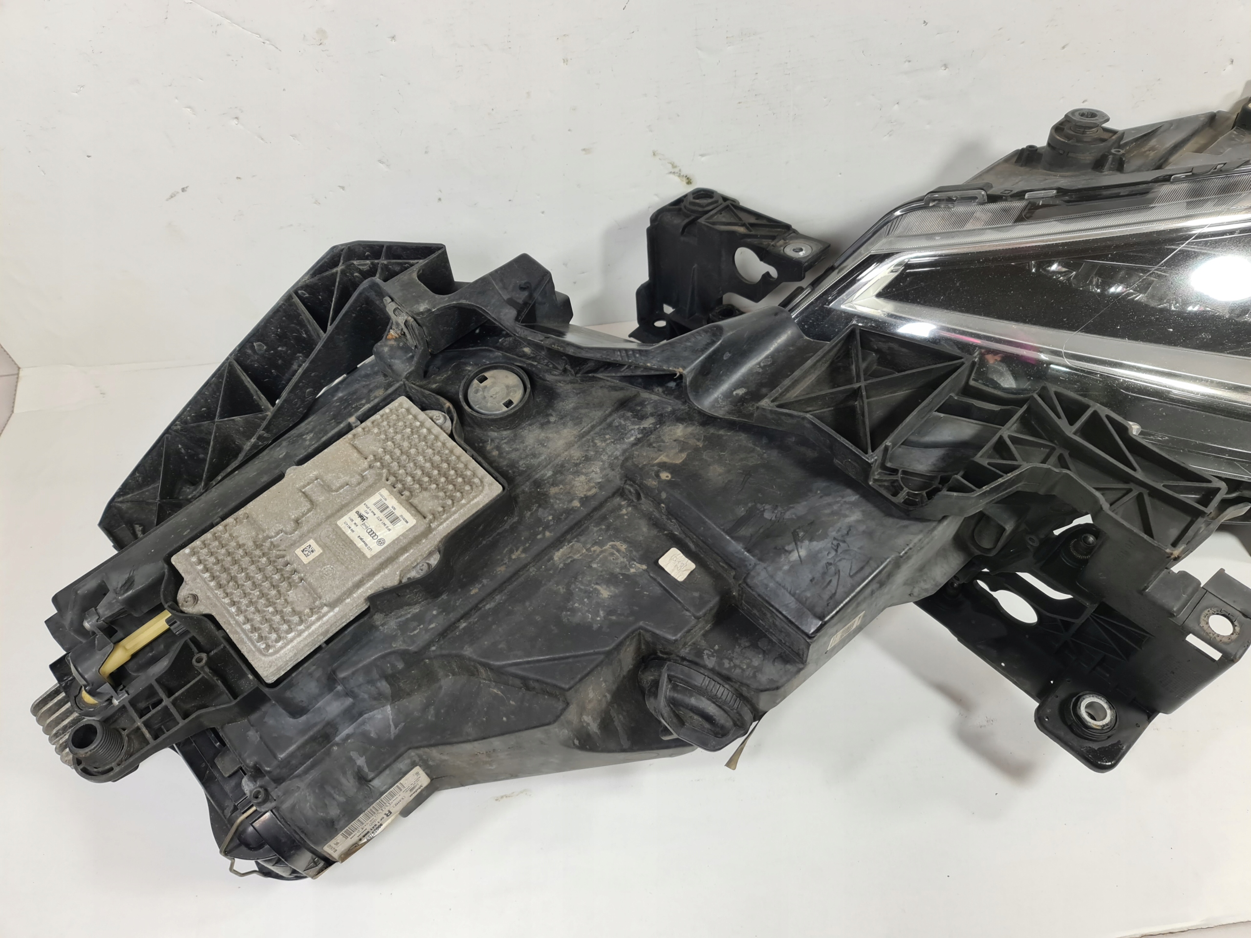 LEON III LAMPA PRAWA LEWA KOMPLET SOCZEWKA LED Typ samochodu Samochody osobowe