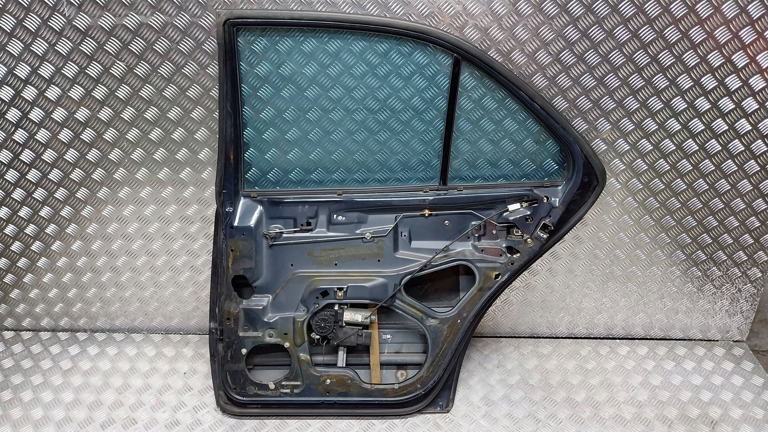 Tür heck rechts MERCEDES C-KLASA W202 93
