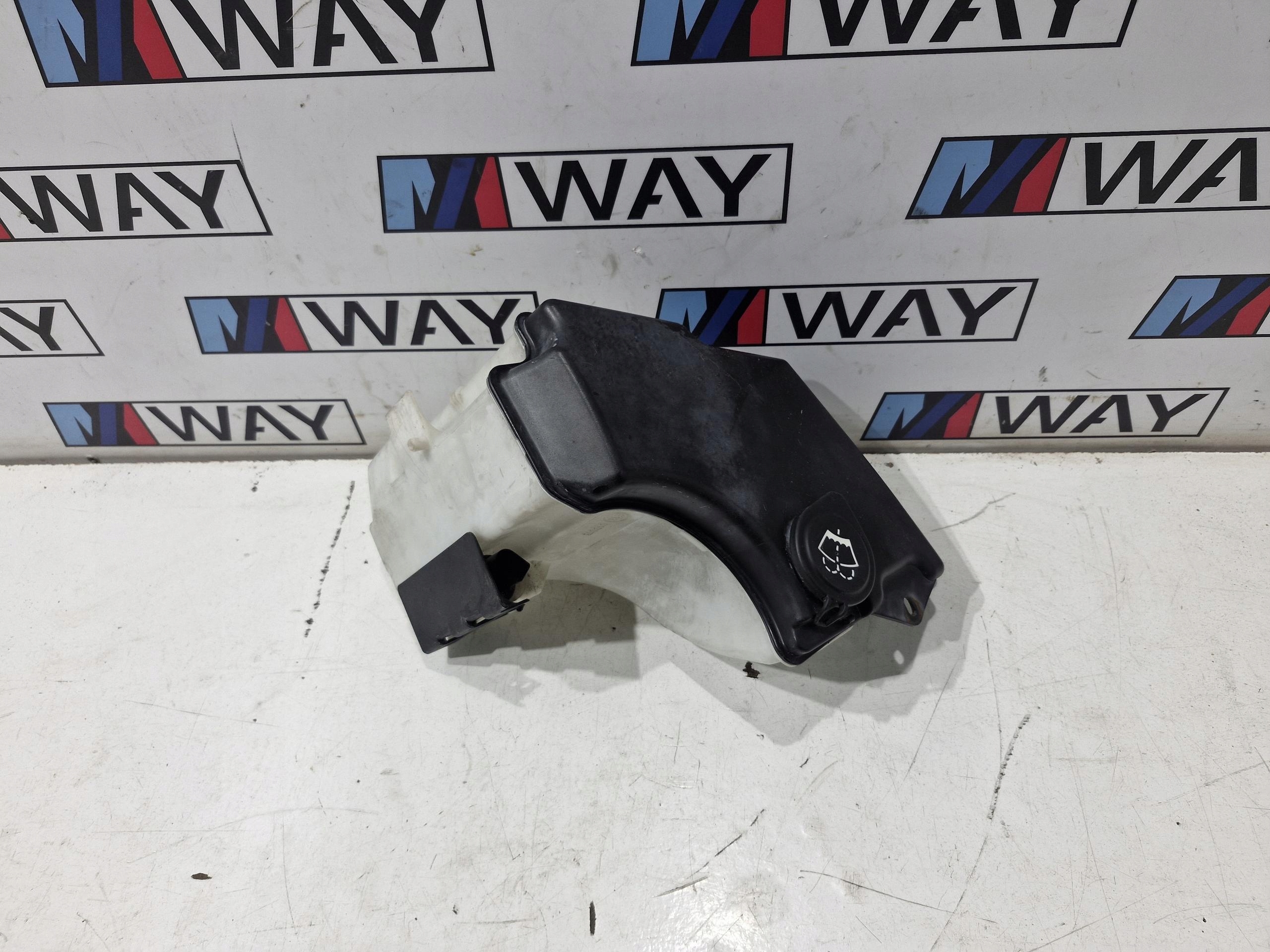 7007970 BMW E46 Behälter der Spritzdüse Original
