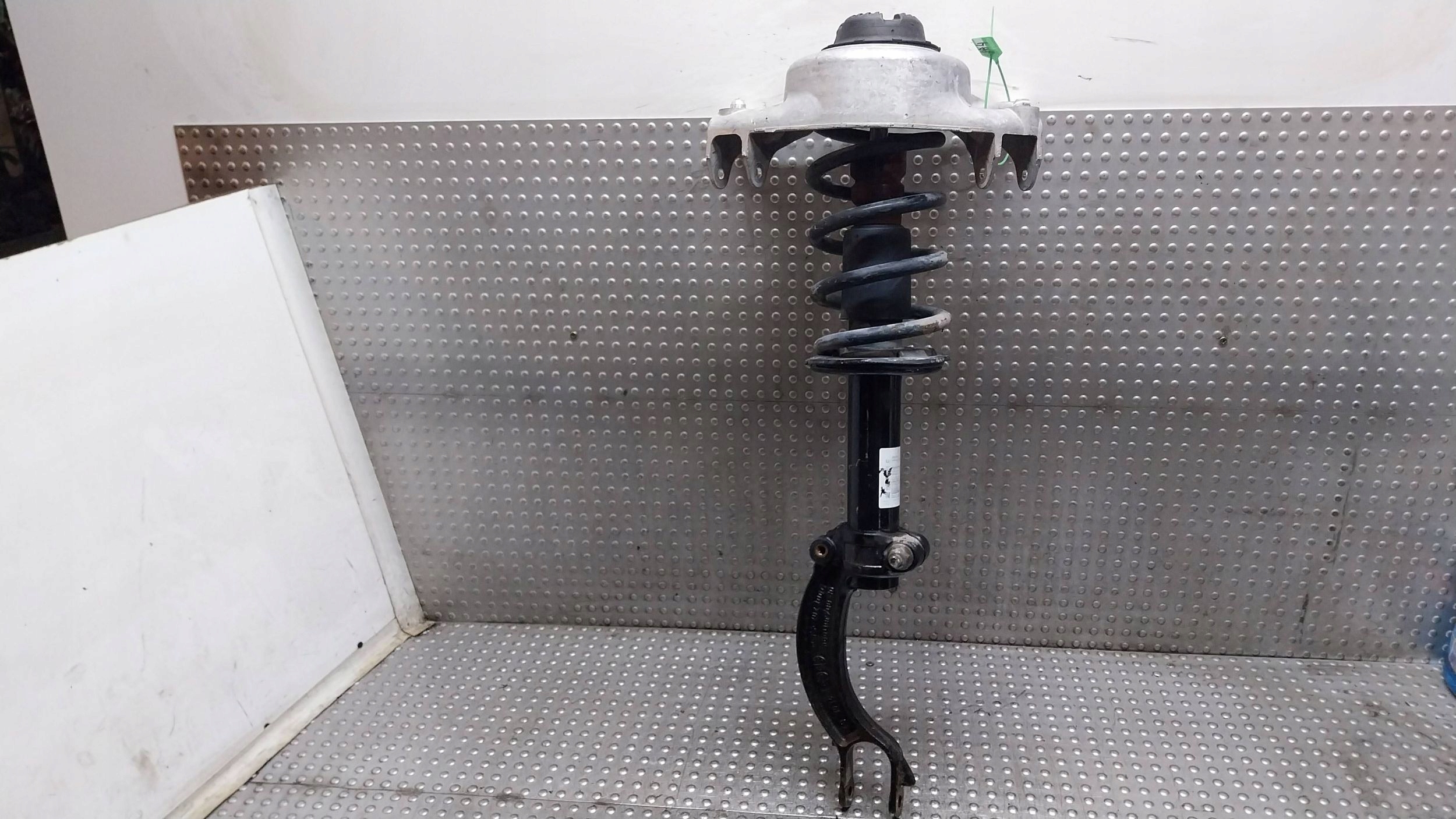 shock absorber right front 8R0413031F AUDI Q5 8R 2.0 TDI 08-16