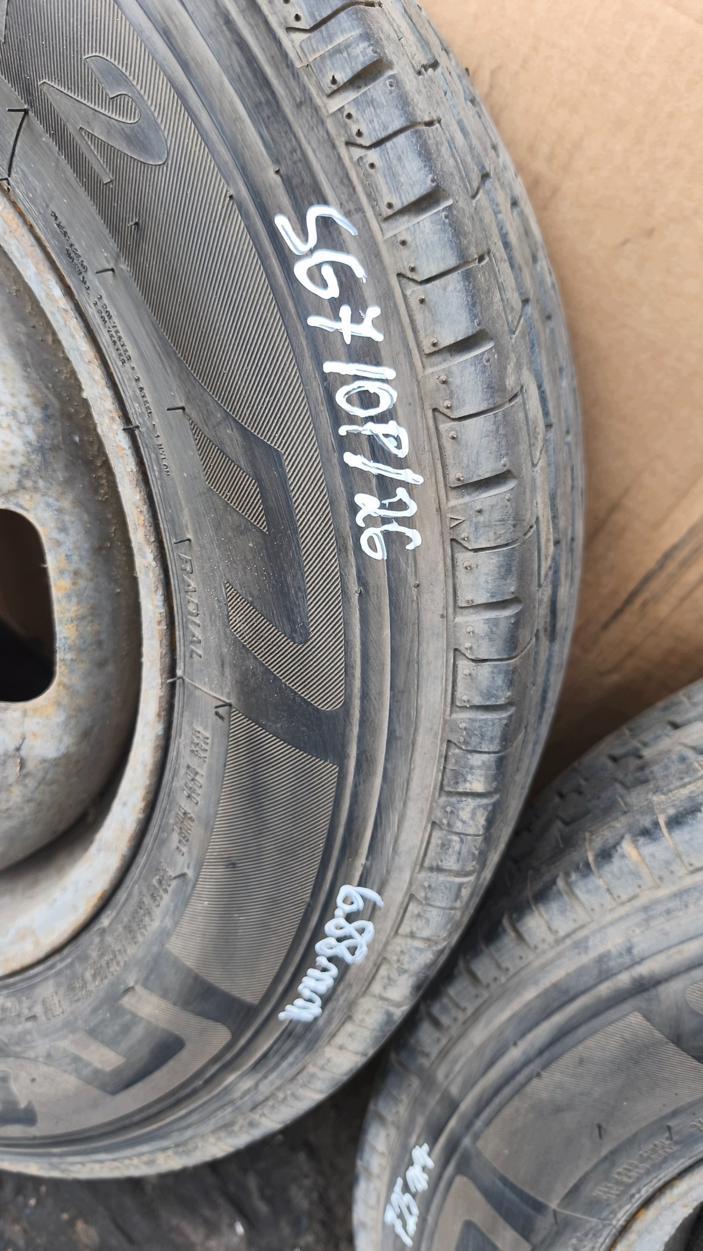 tyres discs 2x NISSAN CABSTAR FIRESTONE VANHAWK 2 195/75 R16