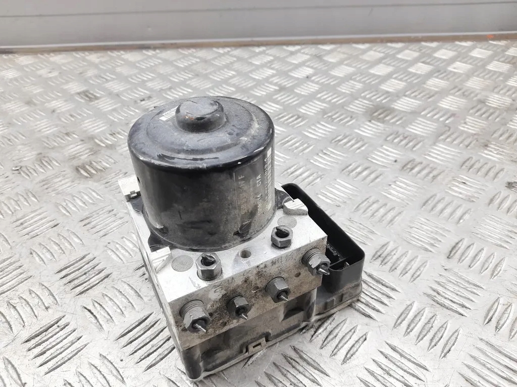 95B614517F - Porsche Macan 2016 передній насос ABS