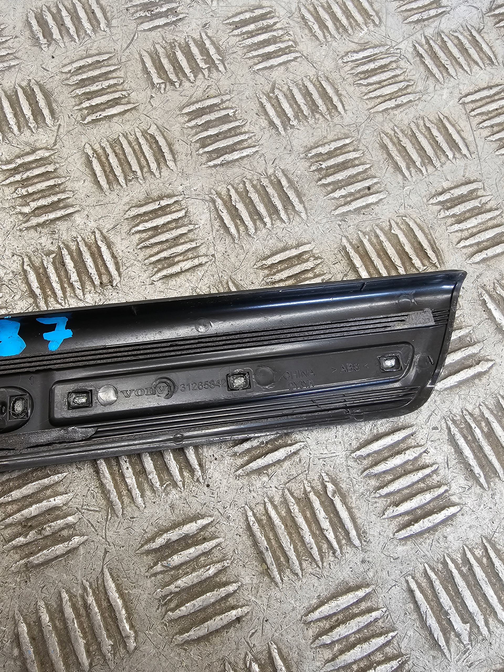 VOLVO V40 II moulding cap of the threshold front 31265842 12-17