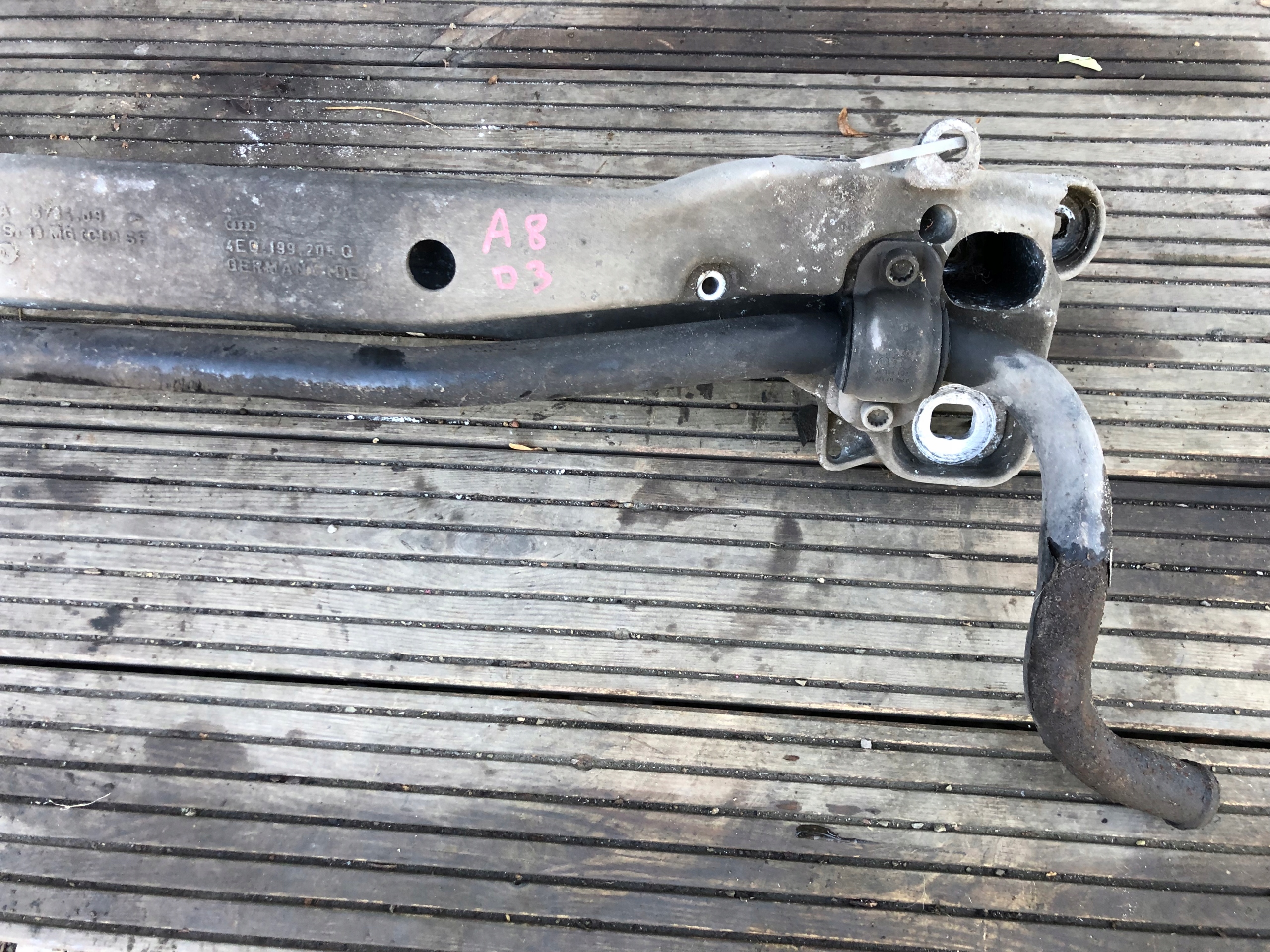 console sider of the engine AUDI A8 D3 4E0199205Q