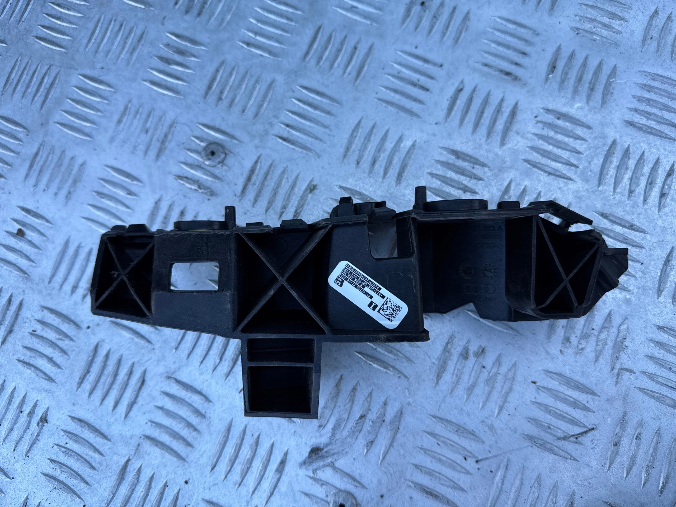 AUDI Q5 80A LIFT 80A807283A left bumper bracket holder original 2024