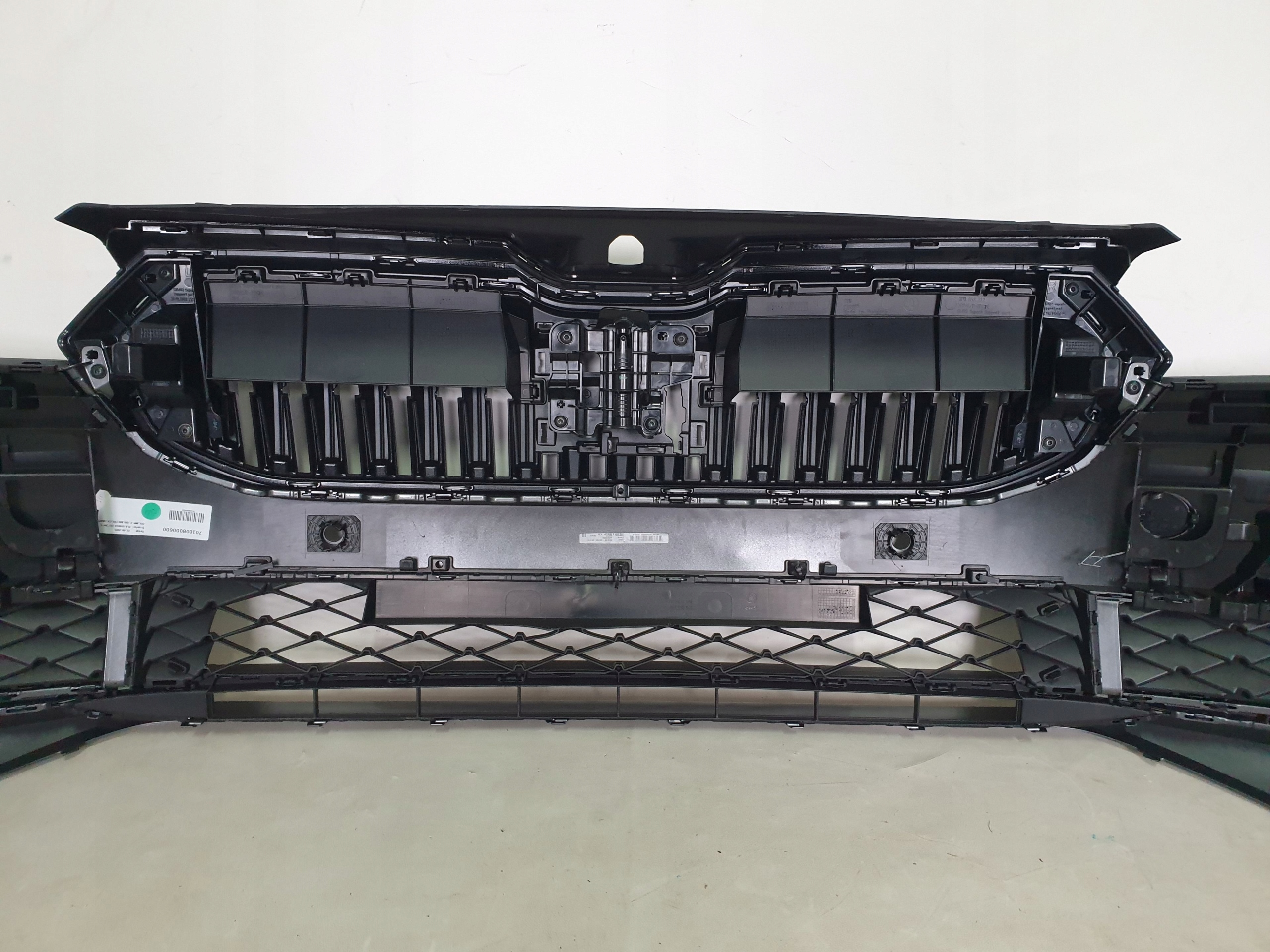 SKODA SUPERB IV 3P0 23-> bumper front front 4 x PDC cover 3P0807221