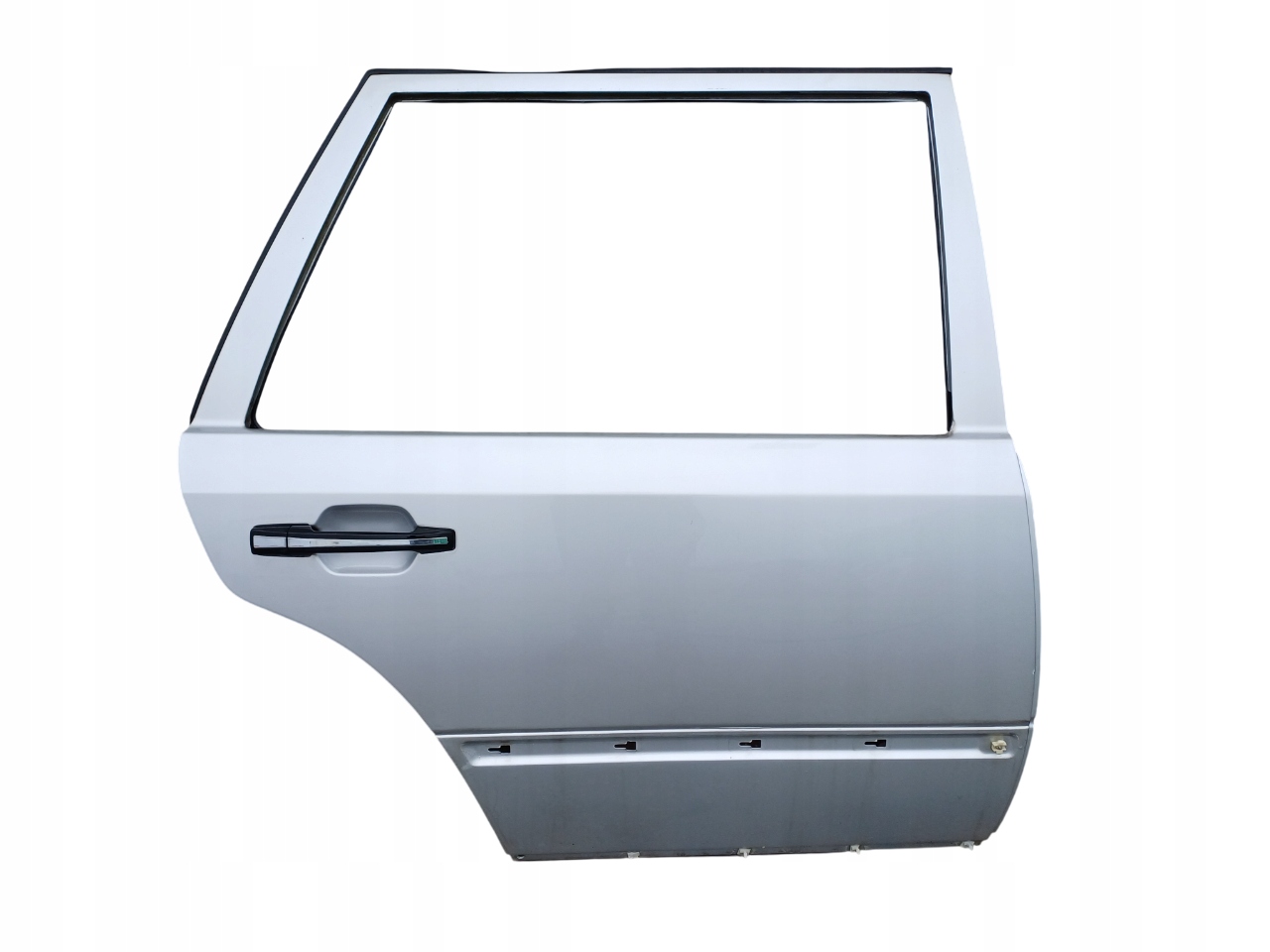 MERCEDES E W124 84- KOMBI DRZWI PRAWY TYŁ