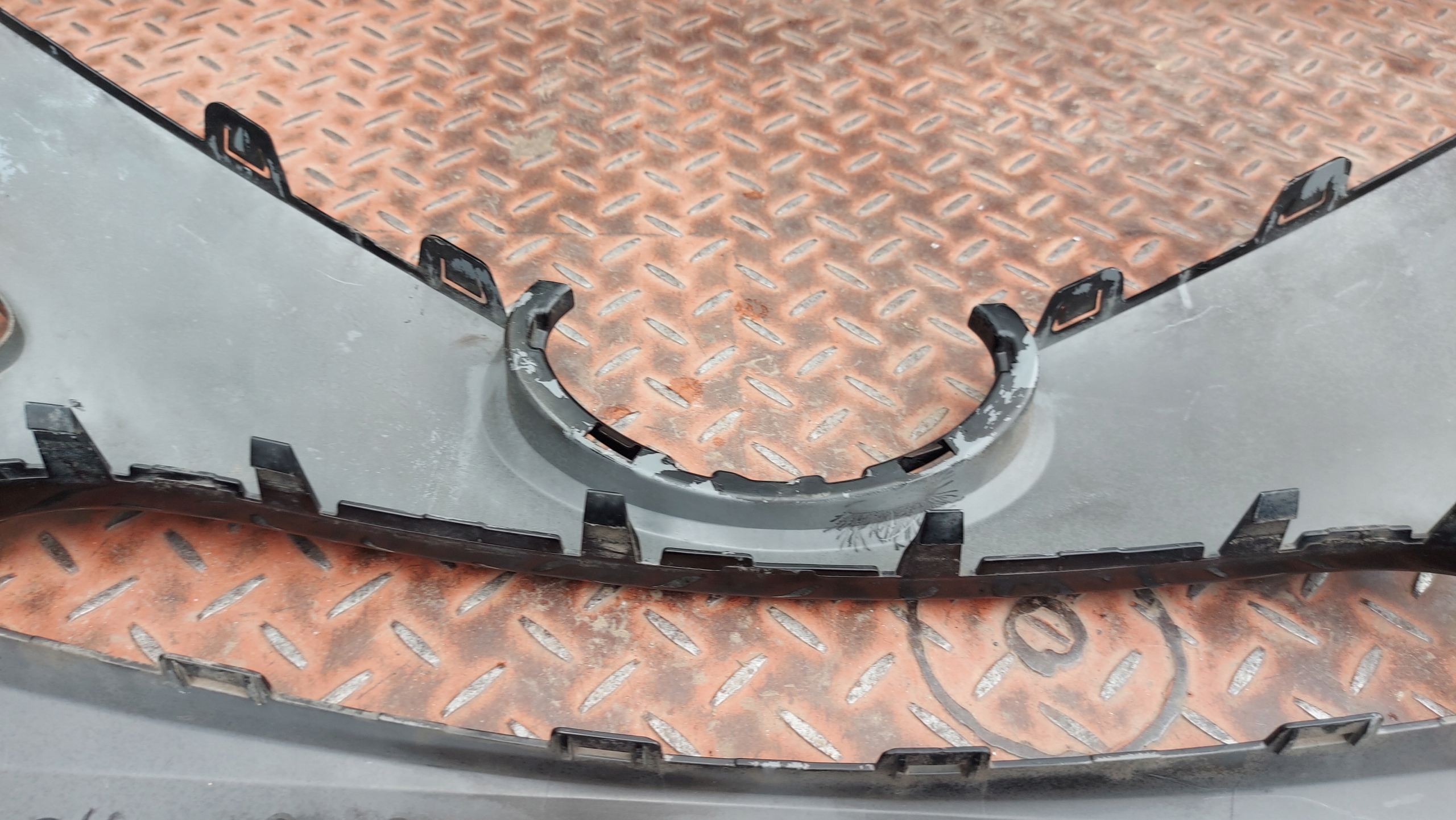 grid of a bumper central lower front front TOYOTA AYGO II 14
