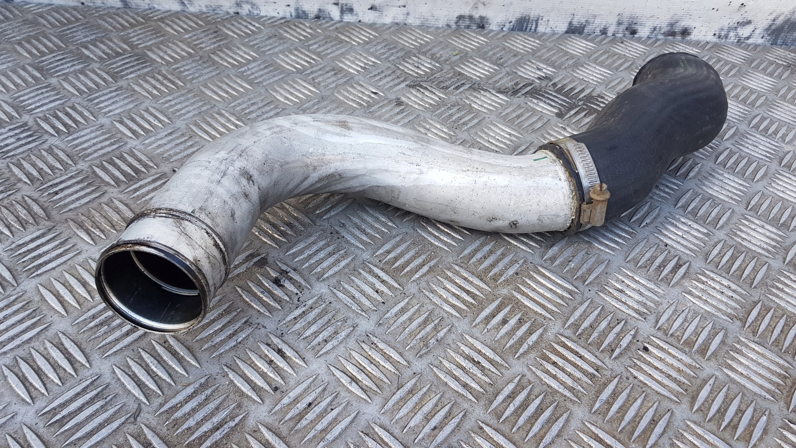 BMW E39 3.0D vedenie intercoolera 2249669E