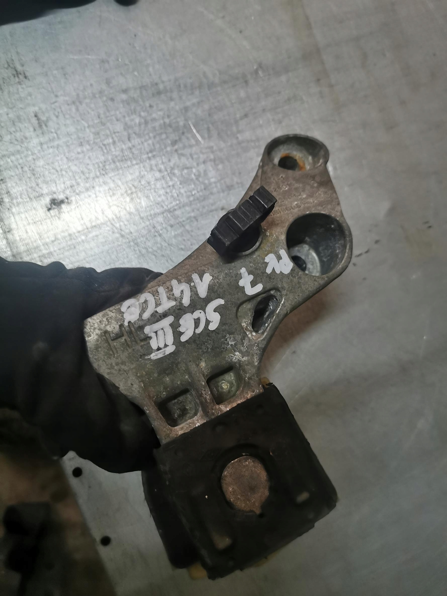 holder engine mount RENAULT SCENIC III 1.4 TCE 112100017R
