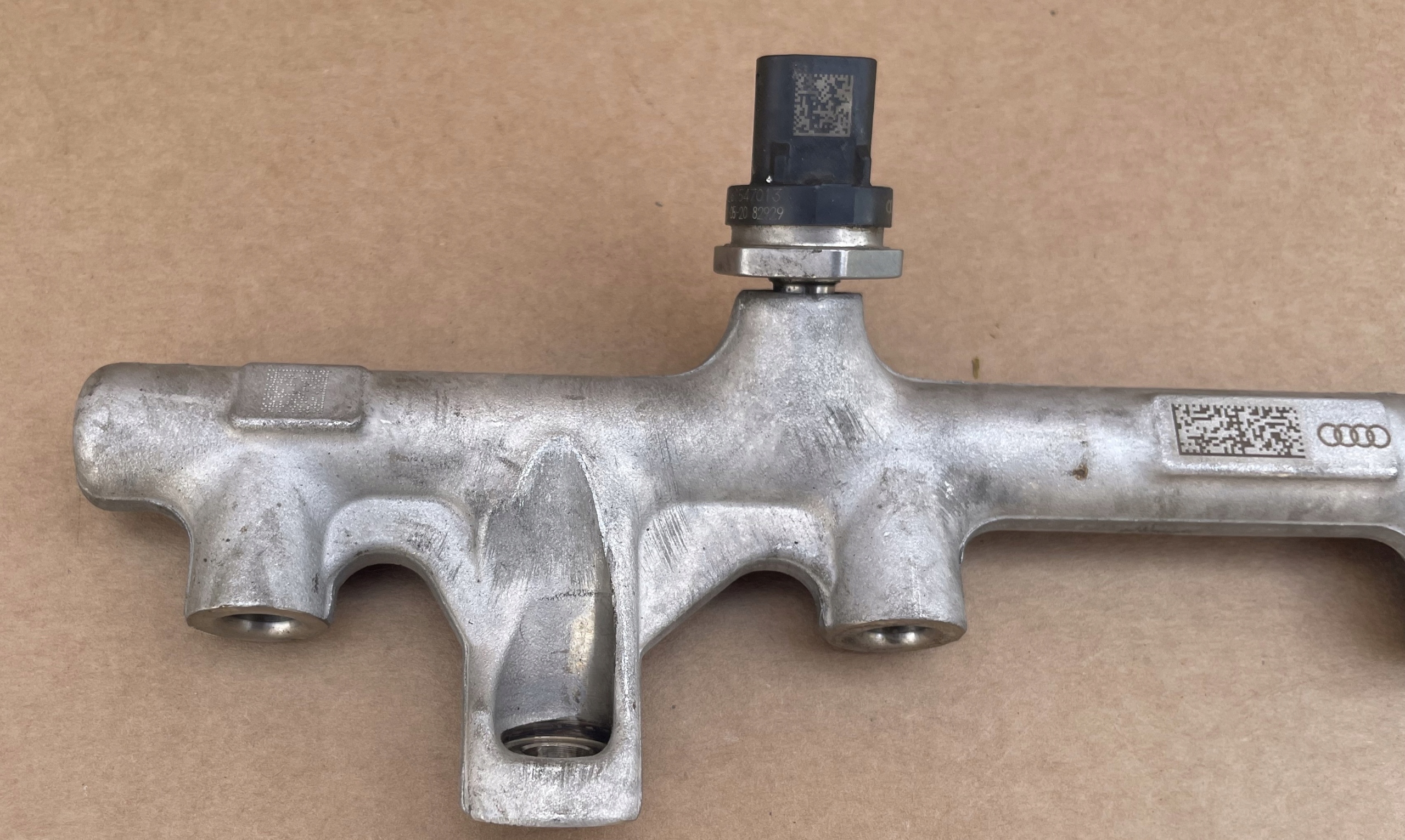 Rampe injection 06Q133317B VW SKODA AUDI IDEAL Original
