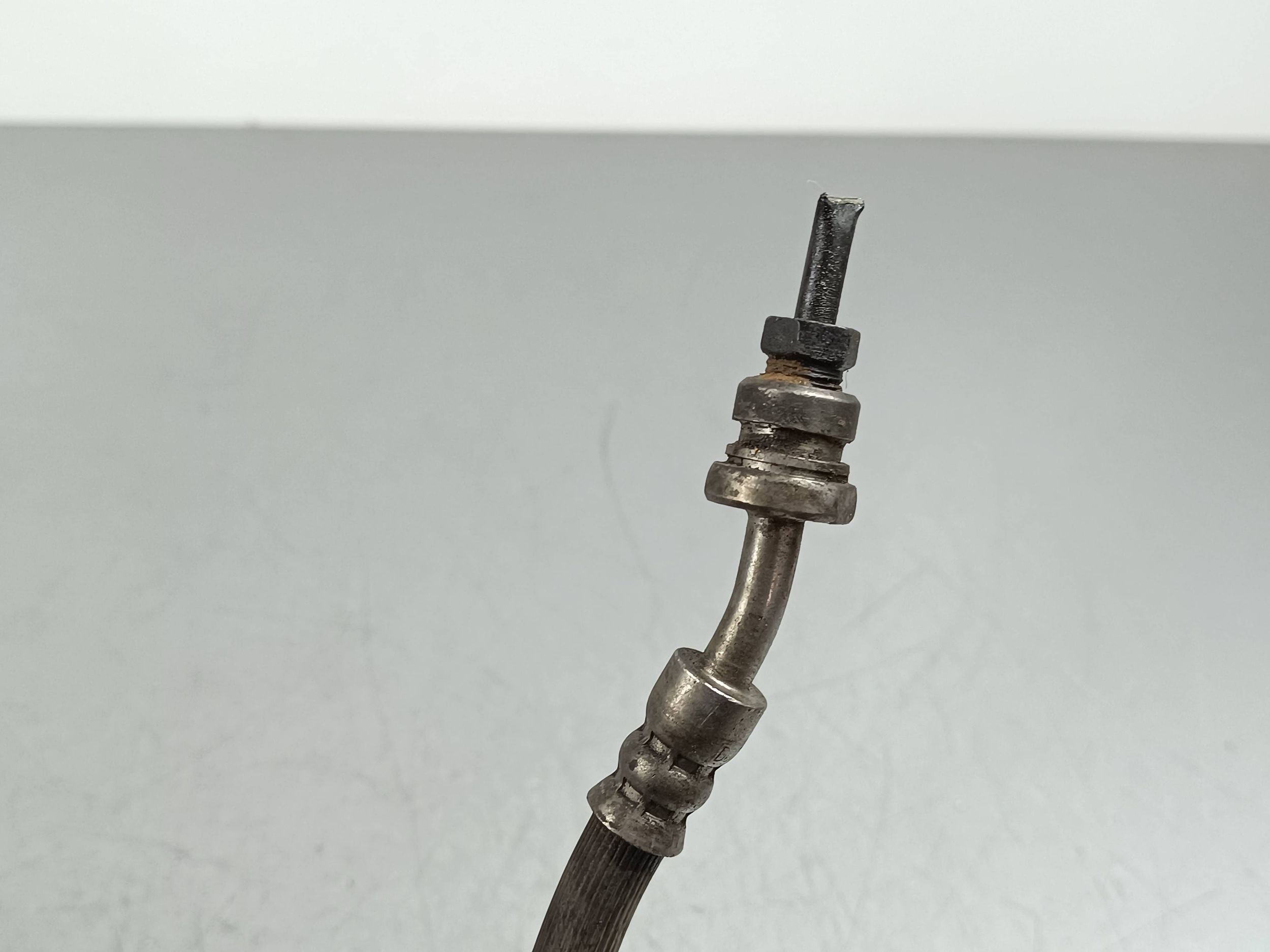 2020 kia STINGER тормозной шланг