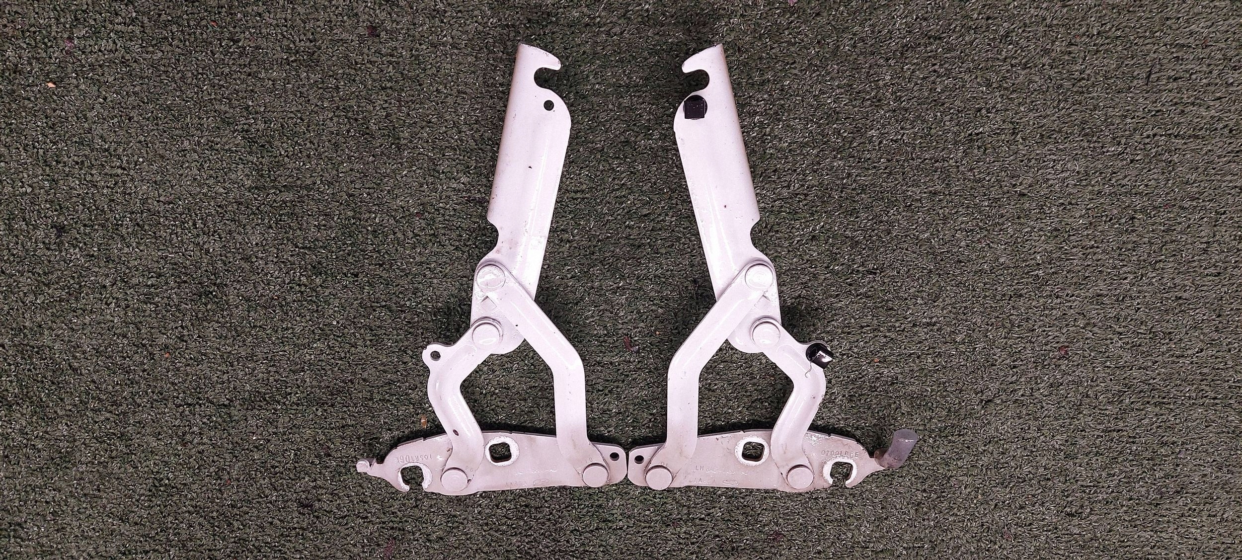 Cerniere cofano FORD FIESTA MK7 LAK: HC 8A61-16800AD 8A61-16801AD