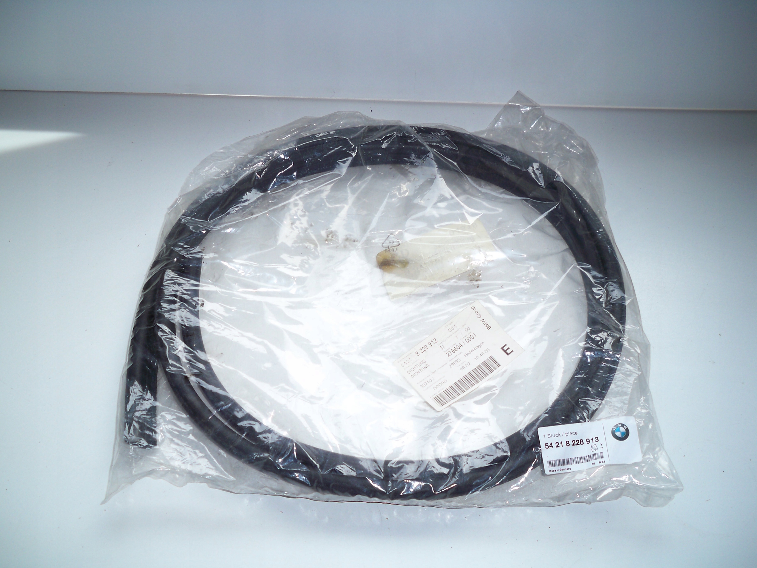 8228913 - Прокладка задней рамы хардтопа BMW E46 CABRIO