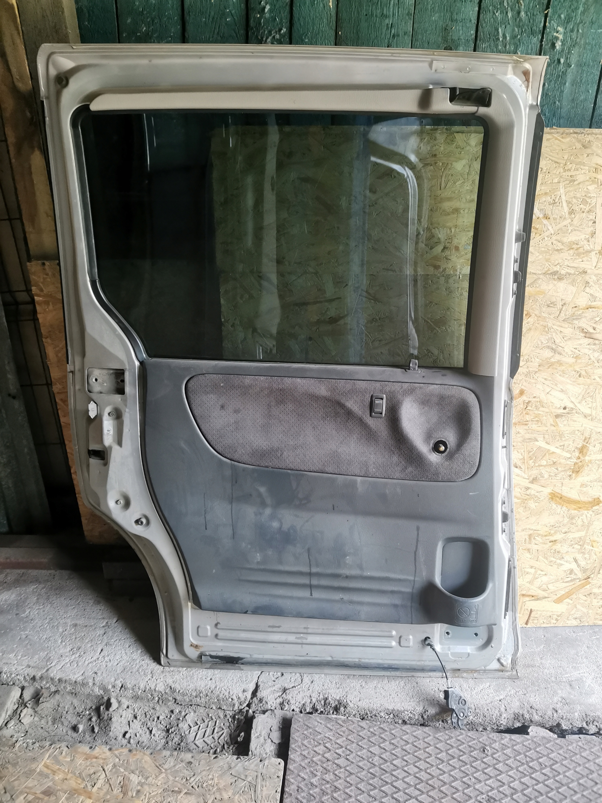 mazda MPV II 00-05 обивка дверные карты комплект