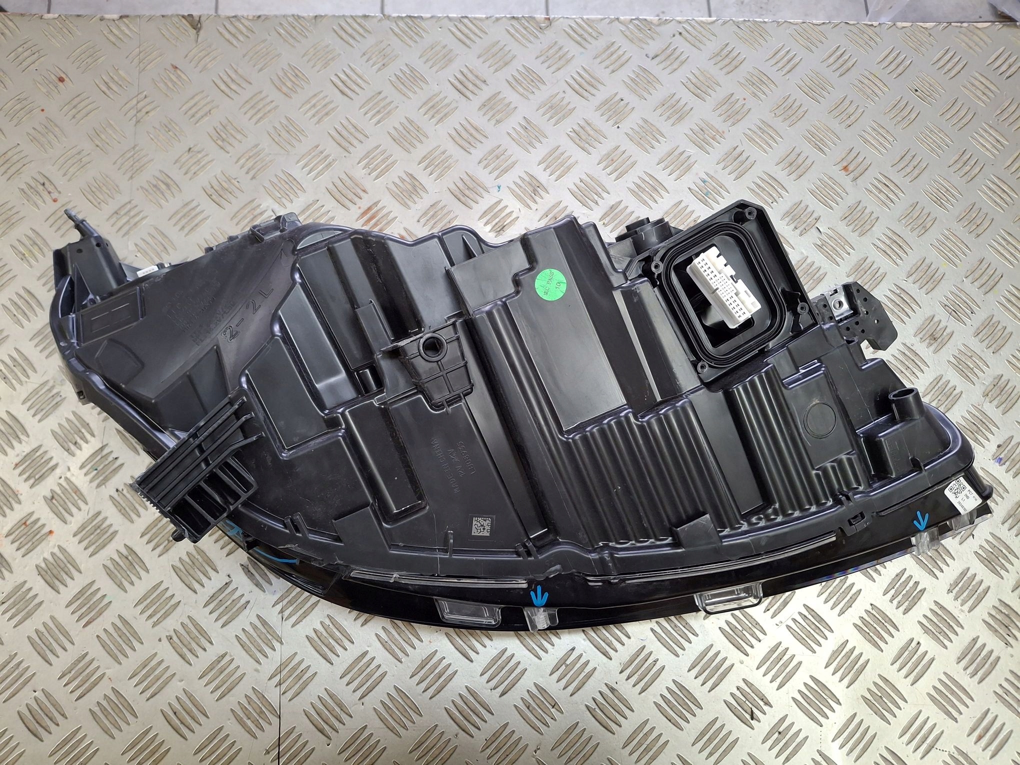light front left FULL LED TESLA 3 HIGHLAND 2023R->