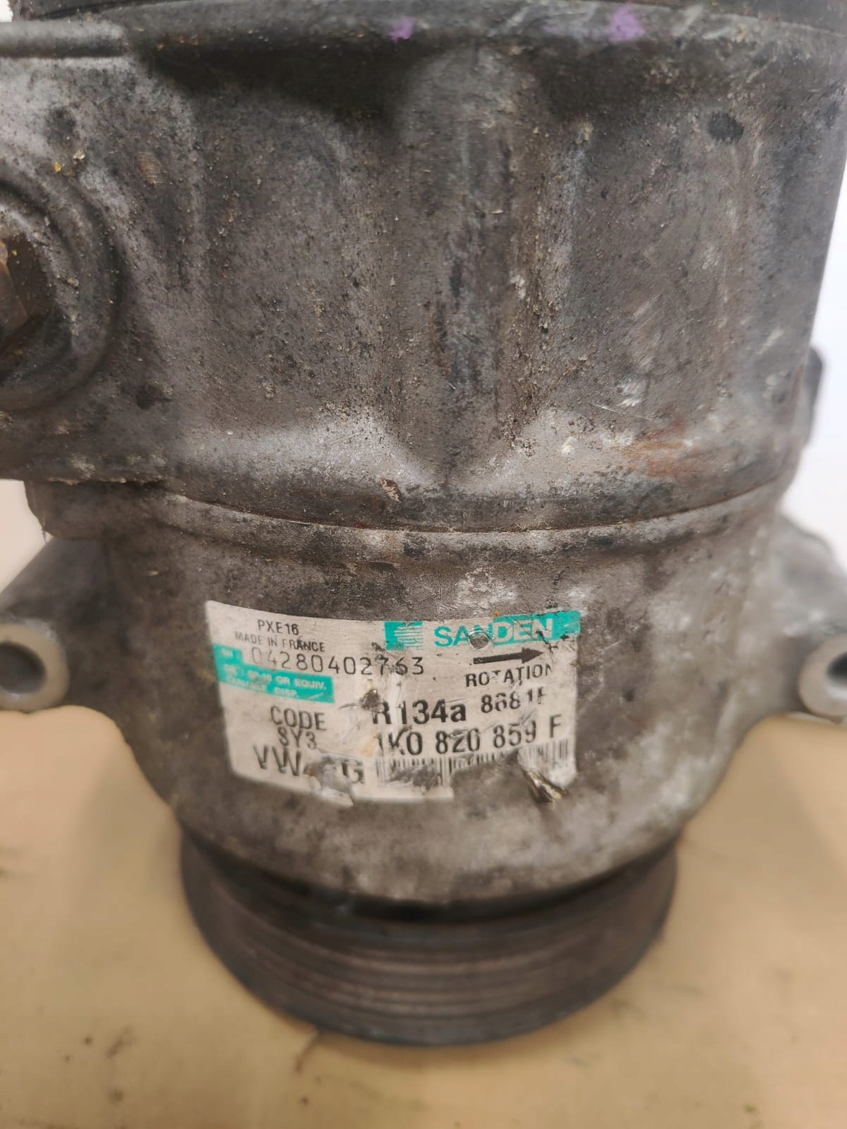 Volkswagen compressor compressor; of the air conditioning 1K0820859F