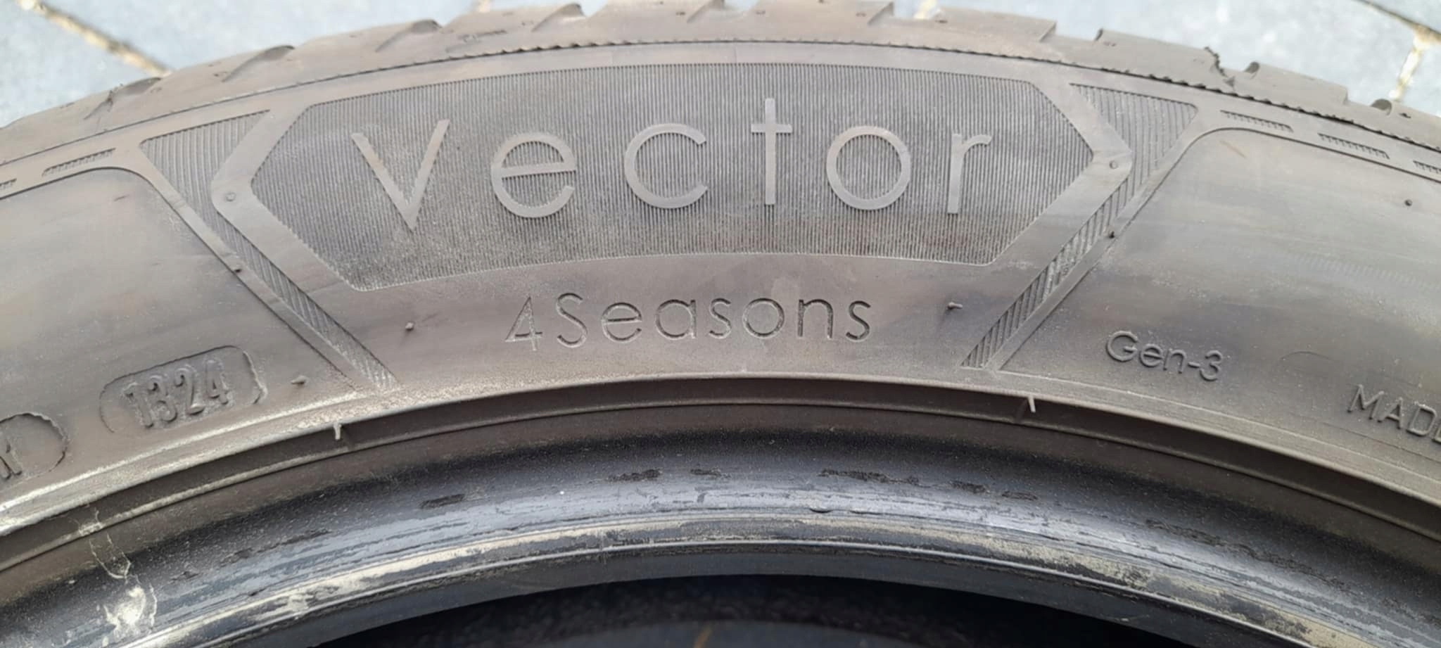 GOODYEAR VECTOR 4SEASONS GEN3 235/50R19 103W