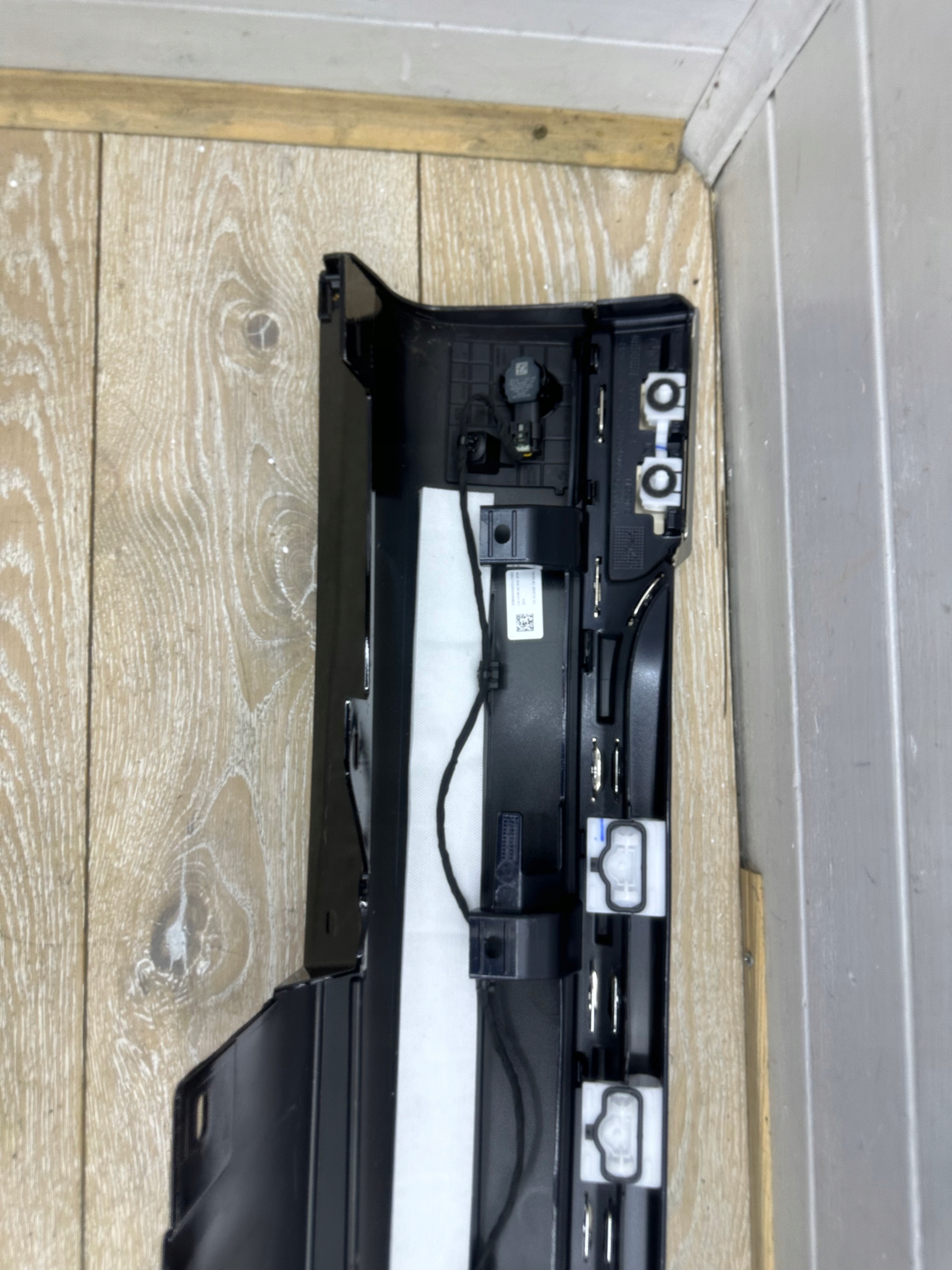 moulding threshold left BMW 7 G70 i7 Electryk E Drive 22