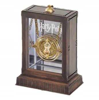 Replika 1:1 Měnič času Hermiony ve vitríně Harry Potter