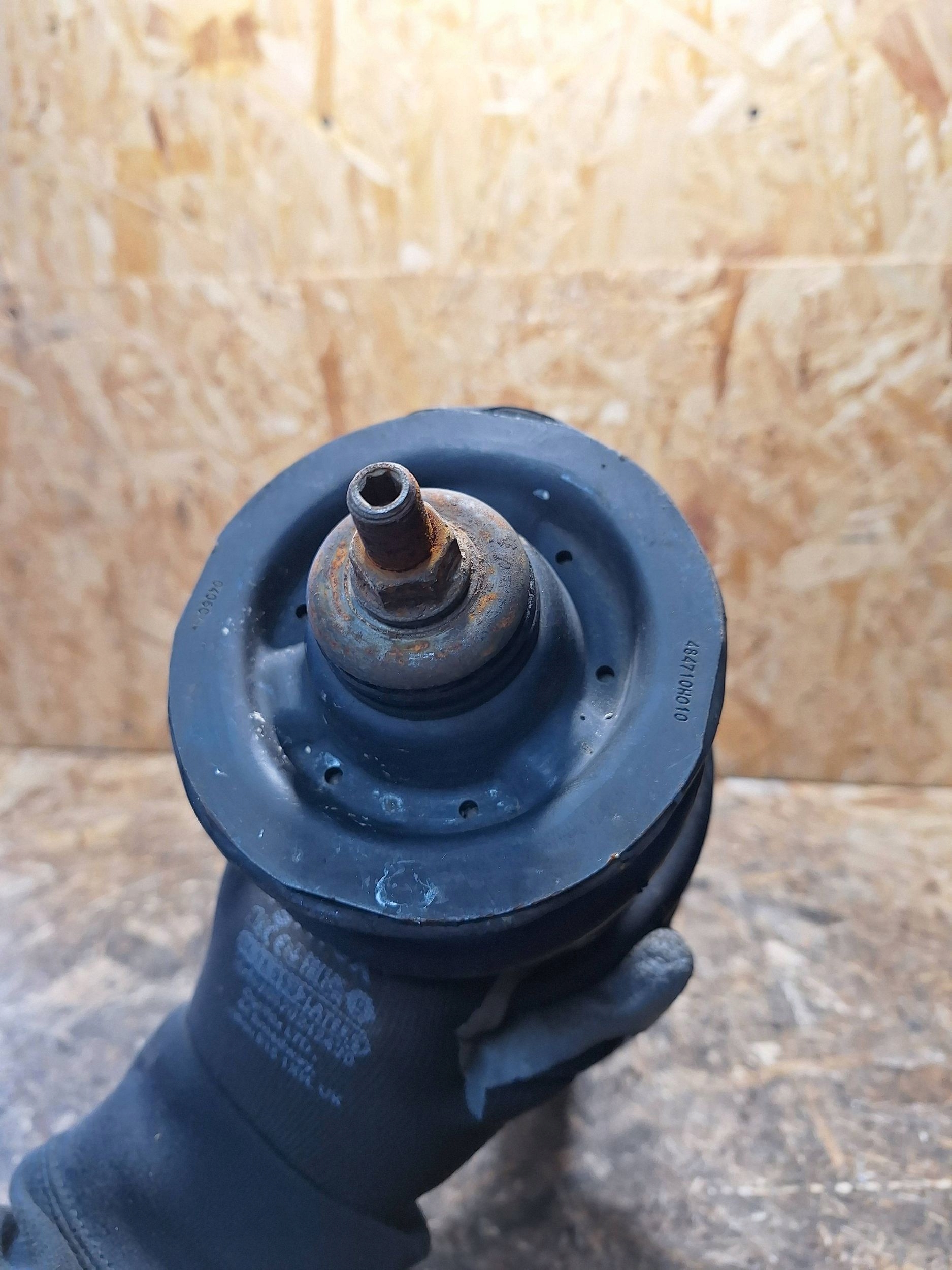 shock absorber left front TOYOTA AYGO and 06-14